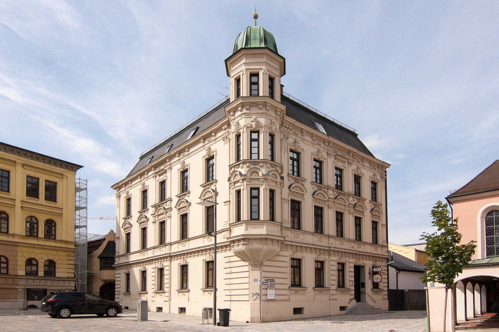 Dieses Bild zeigt ein Baudenkmal.Es ist Teil der Denkmalliste von Bayern, Nr. D-1-86-143-36. | Pfaffenhofen an der Ilm in Germany
