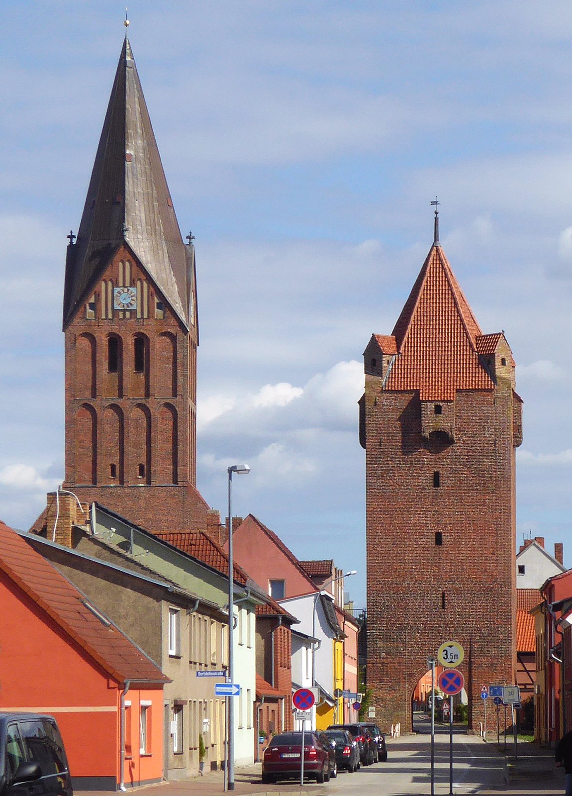 Barth mit Dammtor und Turm der St-Marien-Kirche beide 15. Jh - Foto Wolfgang Pehlemann P1260042.jpg | Barth in Germany