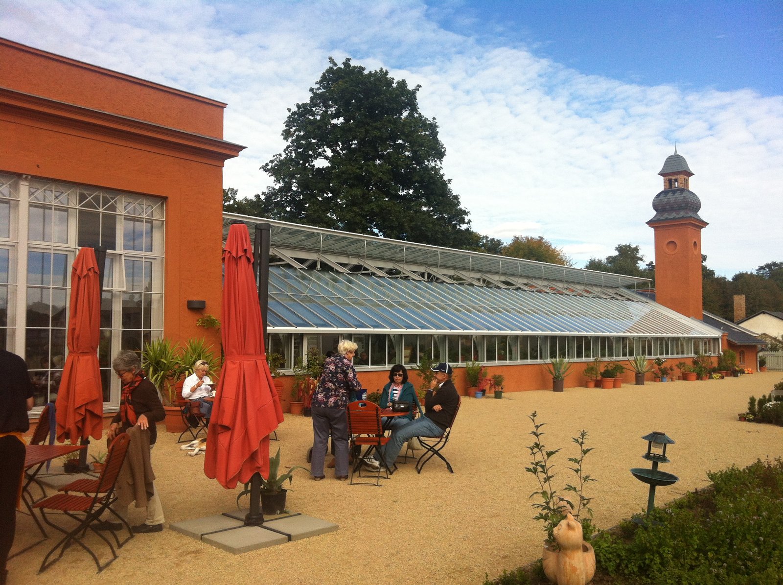 Die ehemalige Orangerie im Schlosspark Altdöbern wurde von 2011–2012 für knapp 900.000 € umfassend renoviert. Das stark verwitterte Gebäude wurde im Juli 2012 eröffnet und beherbergt nun ein Parkcafé. | Altdöbern in Germany