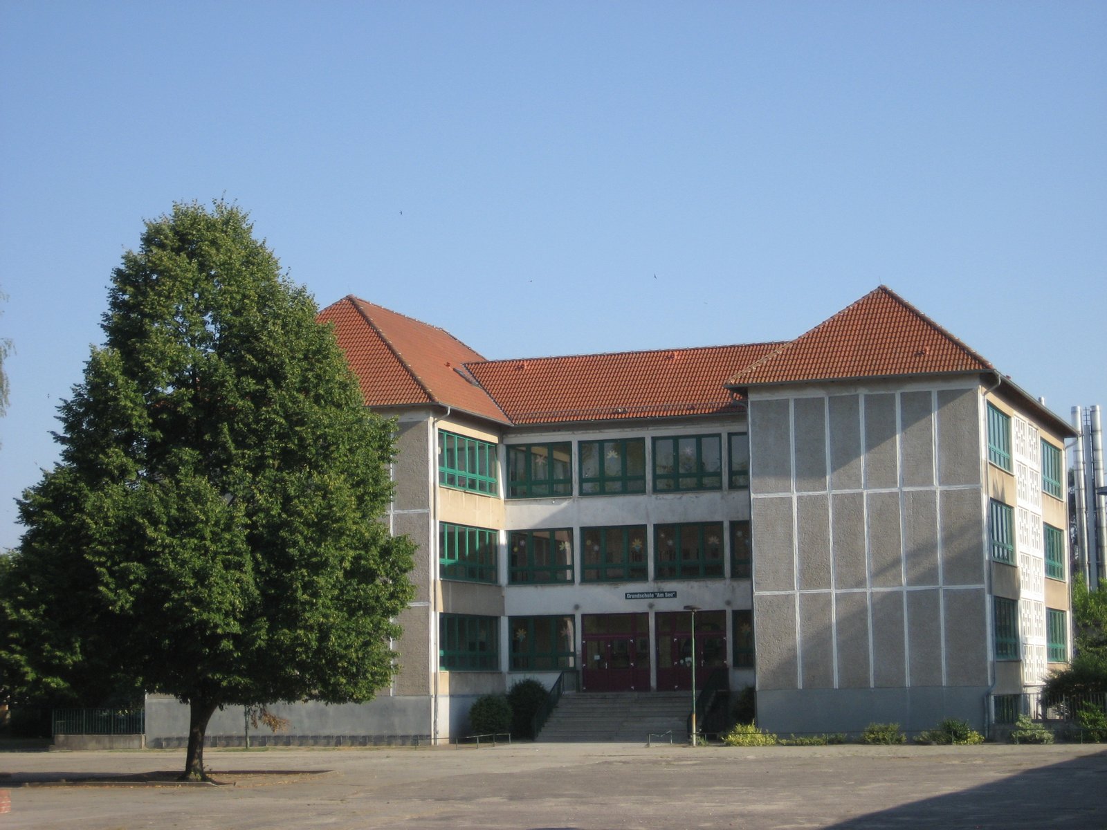 Die Grundschule „Am See“ Löcknitz (Südseite). | Löcknitz in Germany