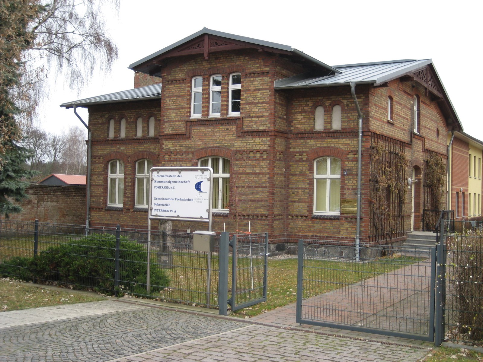 Gebäude der Kommunalgemeinschaft "Europaregion Pomerania" in der Ernst-Thälmann-Straße 4 am 29. November 2013. | Löcknitz in Germany