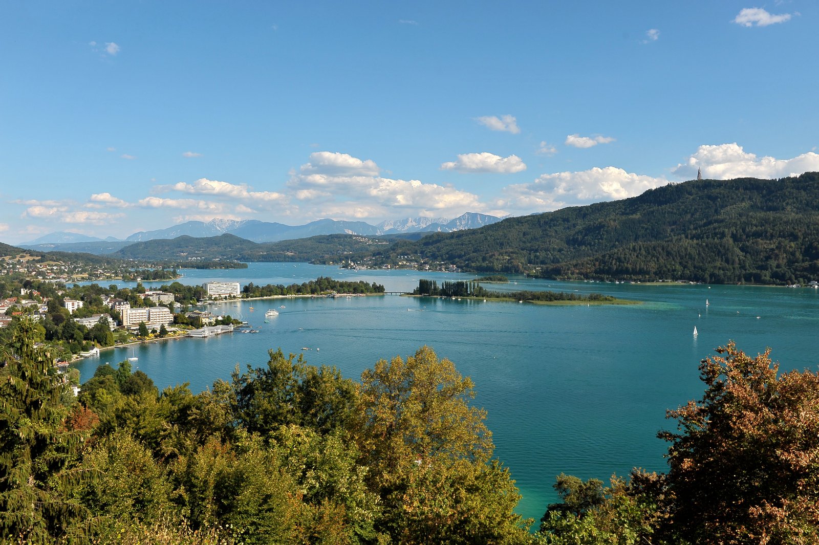 View from the High Gloriette at the peninsula, municipality Poertschach on the Lake Woerth, district Klagenfurt Land, Carinthia / Austria / EU | Pörtschach am Wörthersee in Austria
