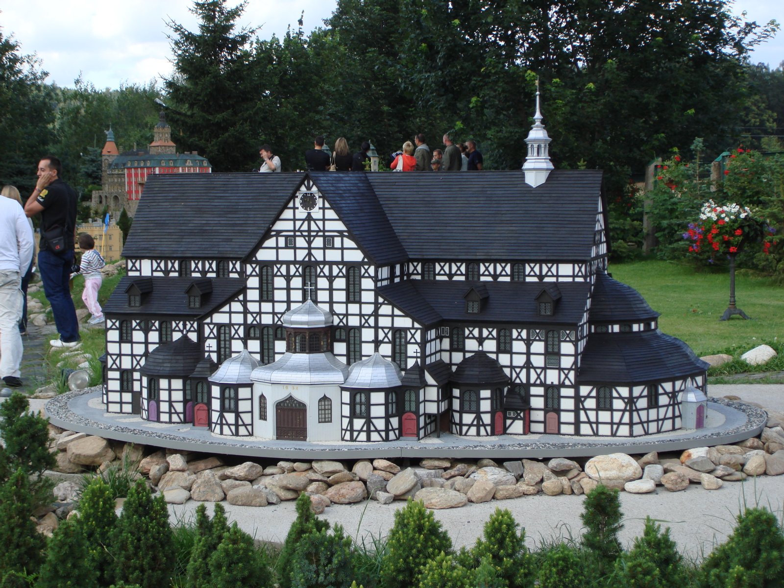 Miniatura świdnickiego Kościoła Pokoju w parku miniatur w Kowarach | Kowary in Poland
