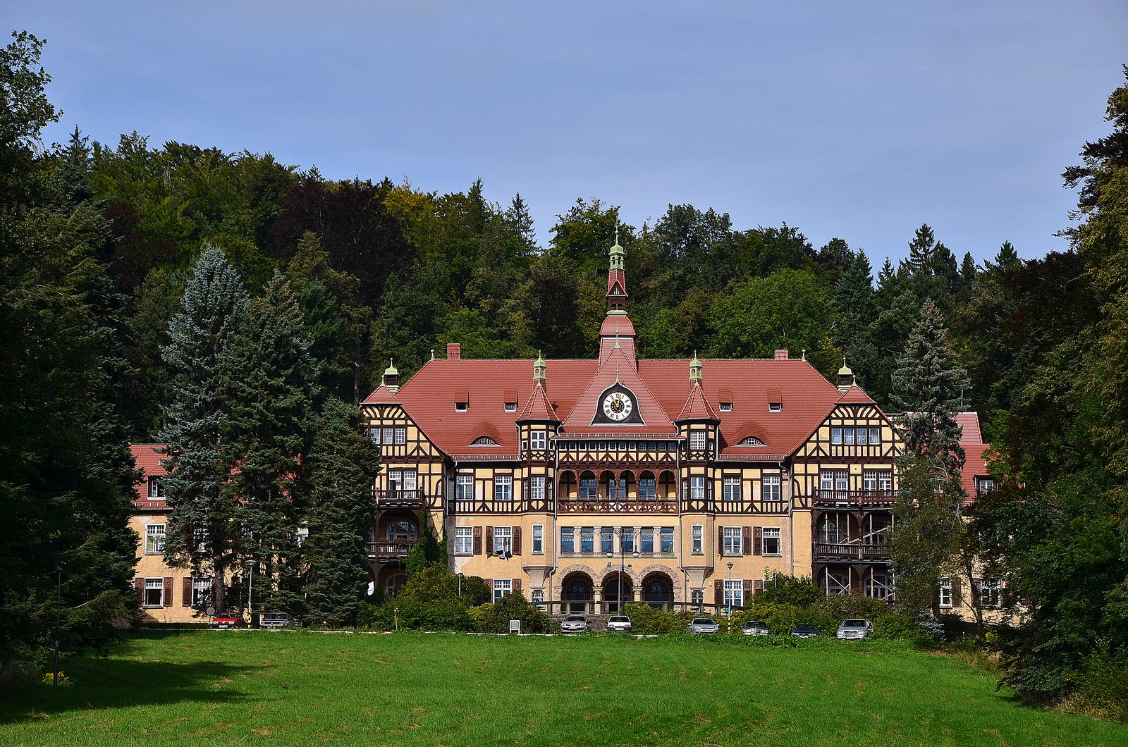 Szpital "Wysoka Łąka" w Kowarach przy ul. Sanatoryjnej 27. Miasto Kowary. | Kowary in Poland