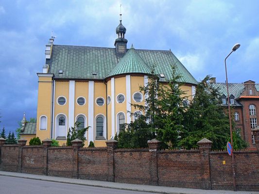 Kościół klasztorny oo. Franciszkanów - widok z boku | Wronki in Poland