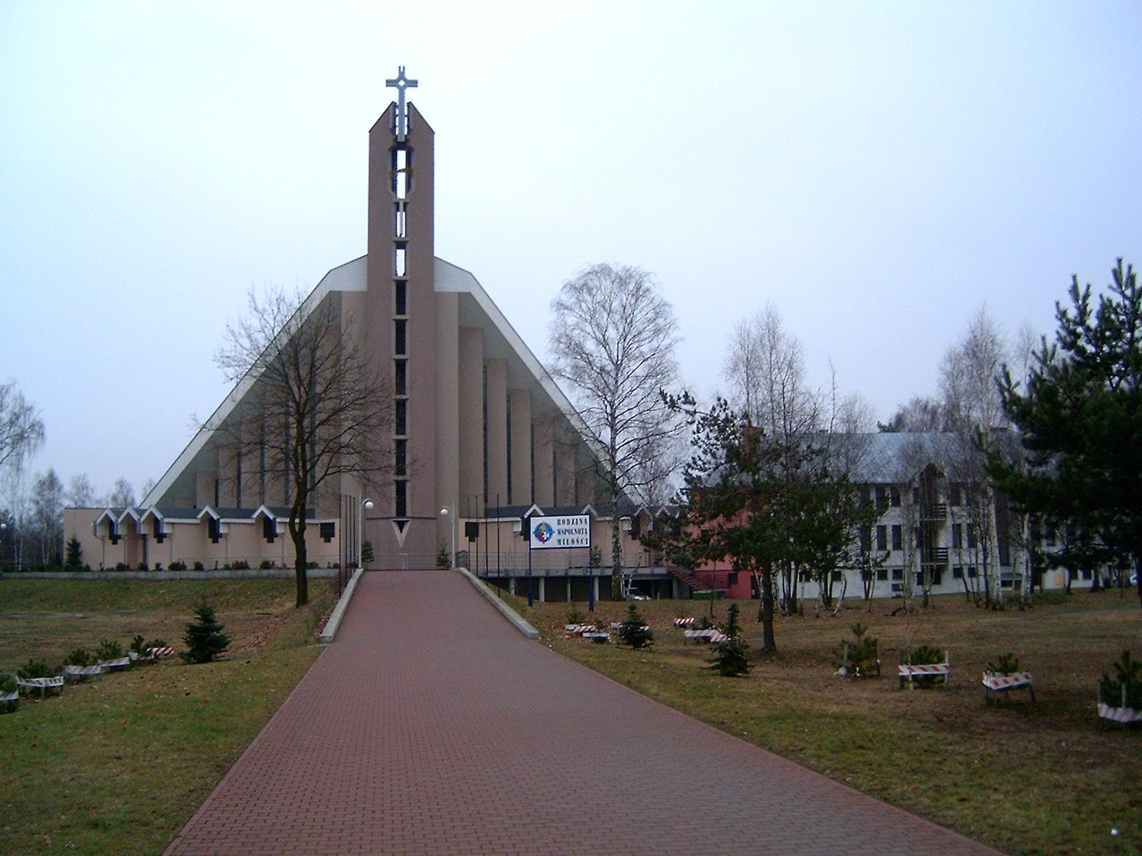 Kościół p.w. Ducha Św. i NMP Matki Kościoła, ul. B. Krzywoustego 2, osiedle Piastów - Kędzierzyn-Koźle, woj. opolskie, Polska. | Kędzierzyn-Koźle in Poland