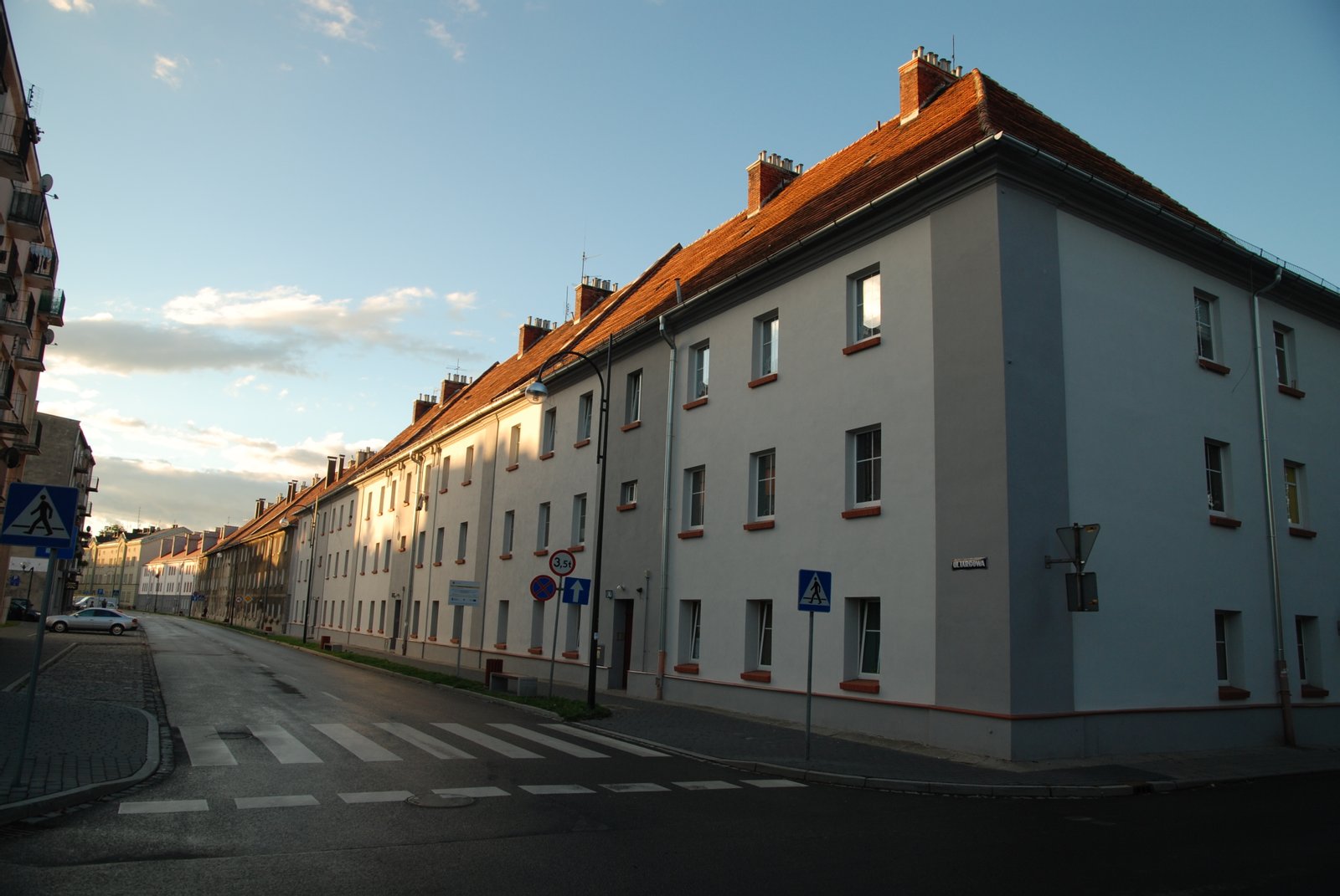 Kędzierzyn-Koźle - Zespół koszar, obecnie domy nieszkalne na ul. Targowej 13/15, 17/21, 23/27   OP | Kędzierzyn-Koźle in Poland