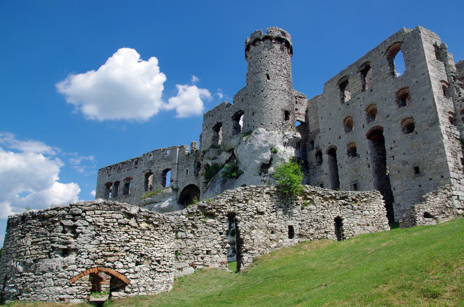 Castle in Ogrodzieniec | Ogrodzieniec in Poland