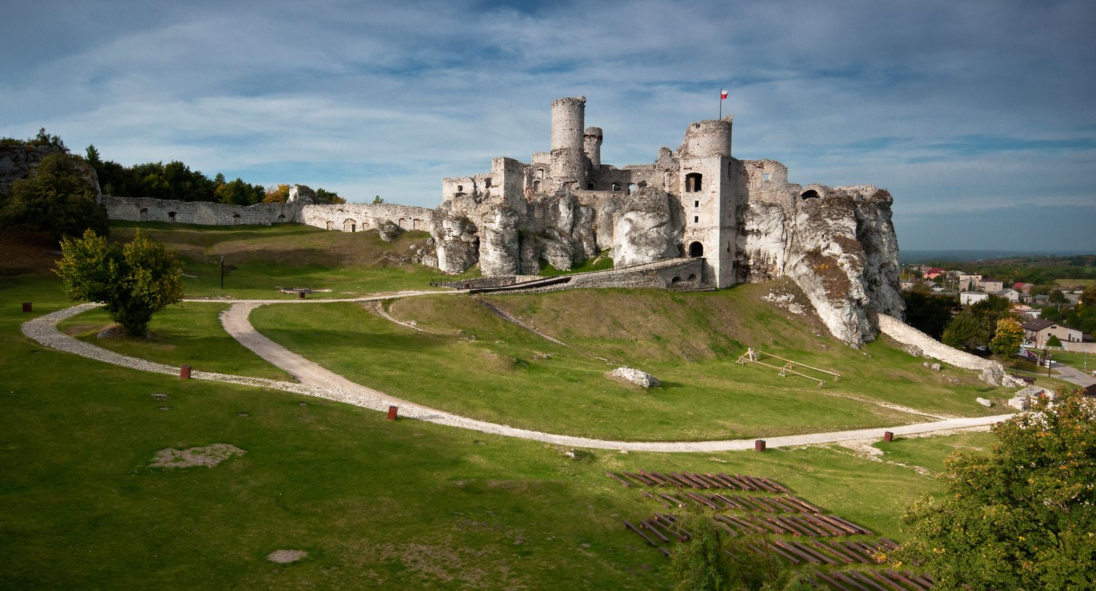 Castle ruins in Ogrodzieniec, Śląskie Province, Poland. | Ogrodzieniec in Poland