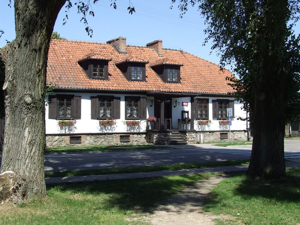 Muzeum Małego Miasta w Bieżuniu (Oddział Muzeum Wsi Mazowieckiej w Sierpcu) na rynku

 This is a photo of an object of cultural heritage  inscribed in the registry (Warsaw registry) of the Masovian Voivodeship with number A-248.
 | Bieżuń in Poland