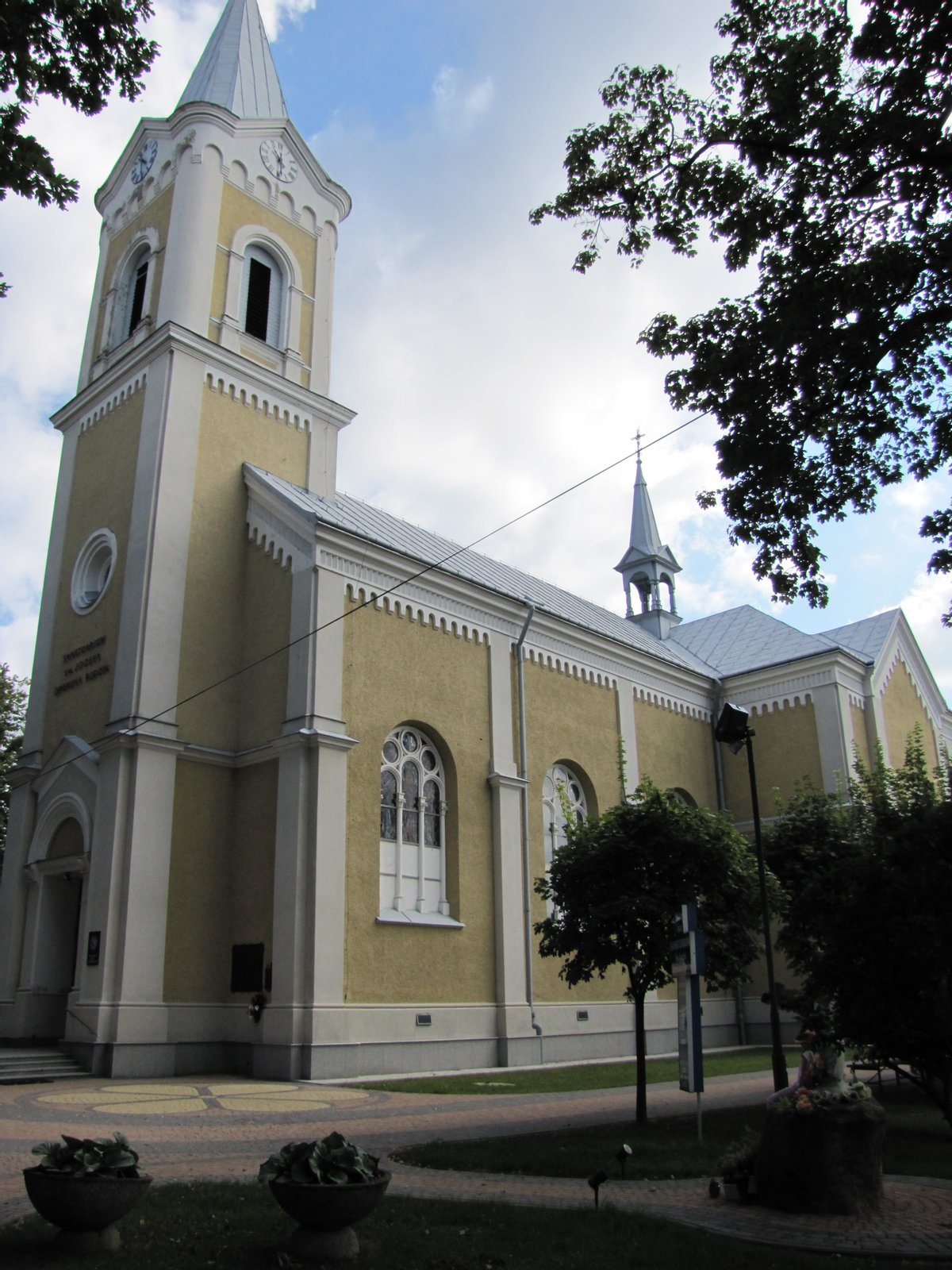 Kościół parafialny pw. św Józefa Opiekuna Rodzin w Nisku nr.rej. A-507 z 22.04.1991 | Nisko in Poland