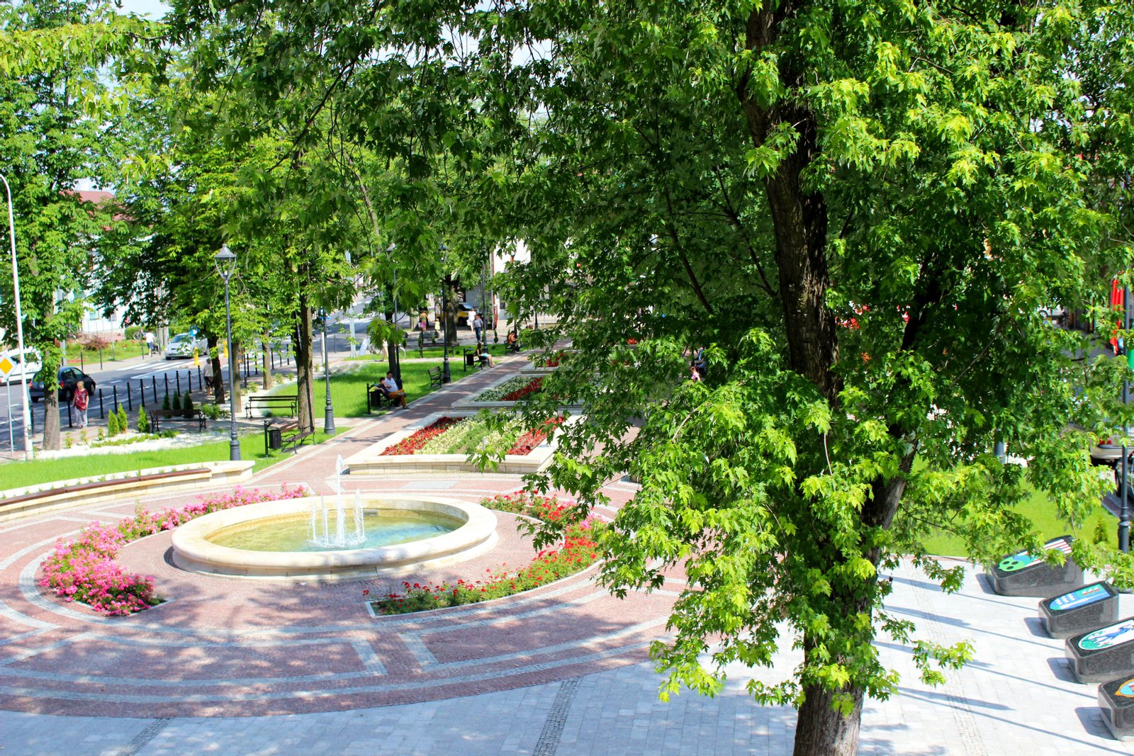 Widok na fontannę na Plantach Miast Partnerskich w Nisku | Nisko in Poland