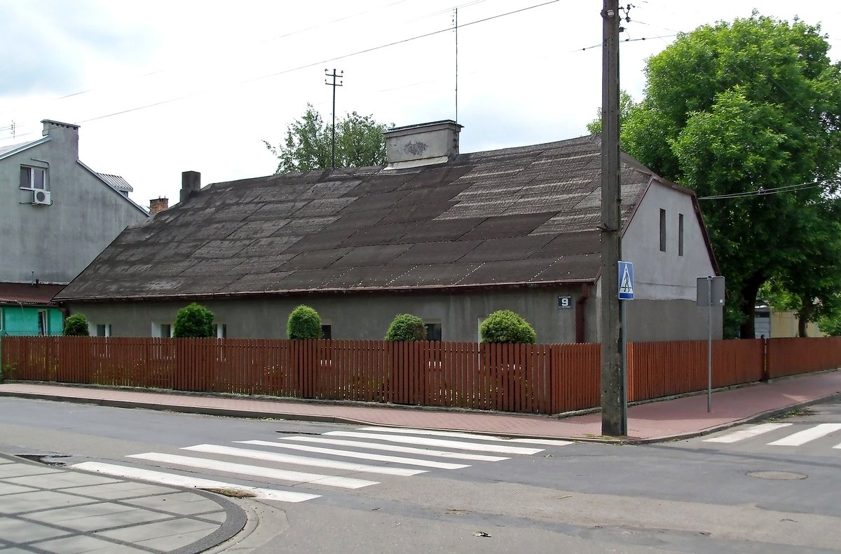 Zabytkowy dom rybacki z XIX wieku przy ulicy Kościuszki 9 | Nowy Dwór Mazowiecki in Poland