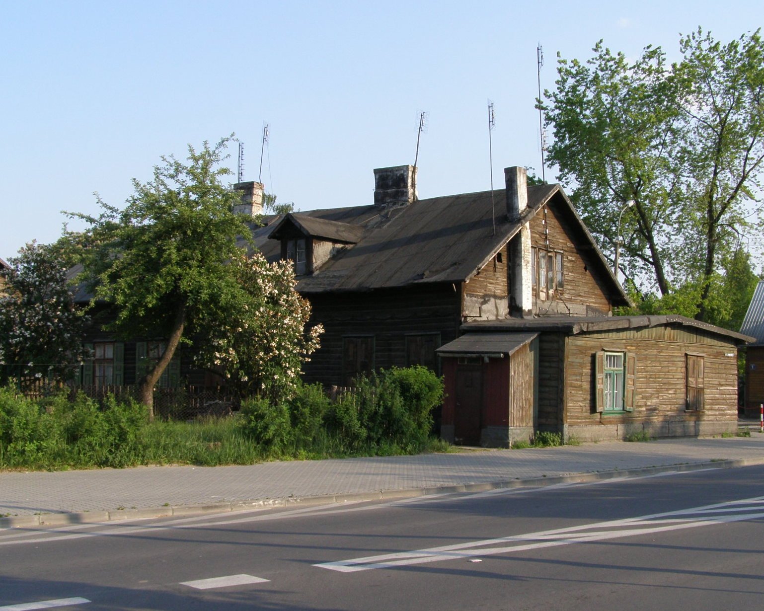 Dom drewniany w Mińsku. Zburzony w czerwcu 2008.
Wooden house in Minsk. Demolished in June 2008.

  | Mińsk Mazowiecki in Poland