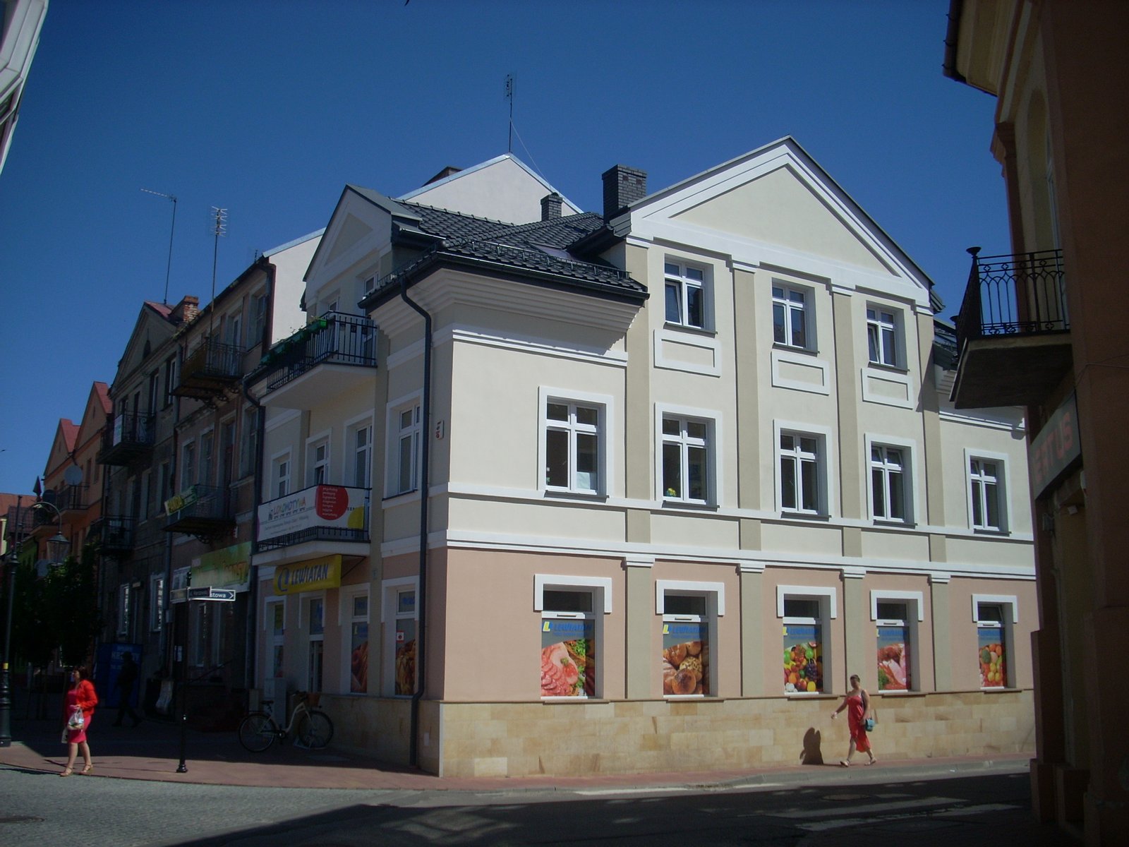 Zabytkowa kamienica u zbiegu ulic Warszawskiej i Mostowej w Przasnyszu | Przasnysz in Poland