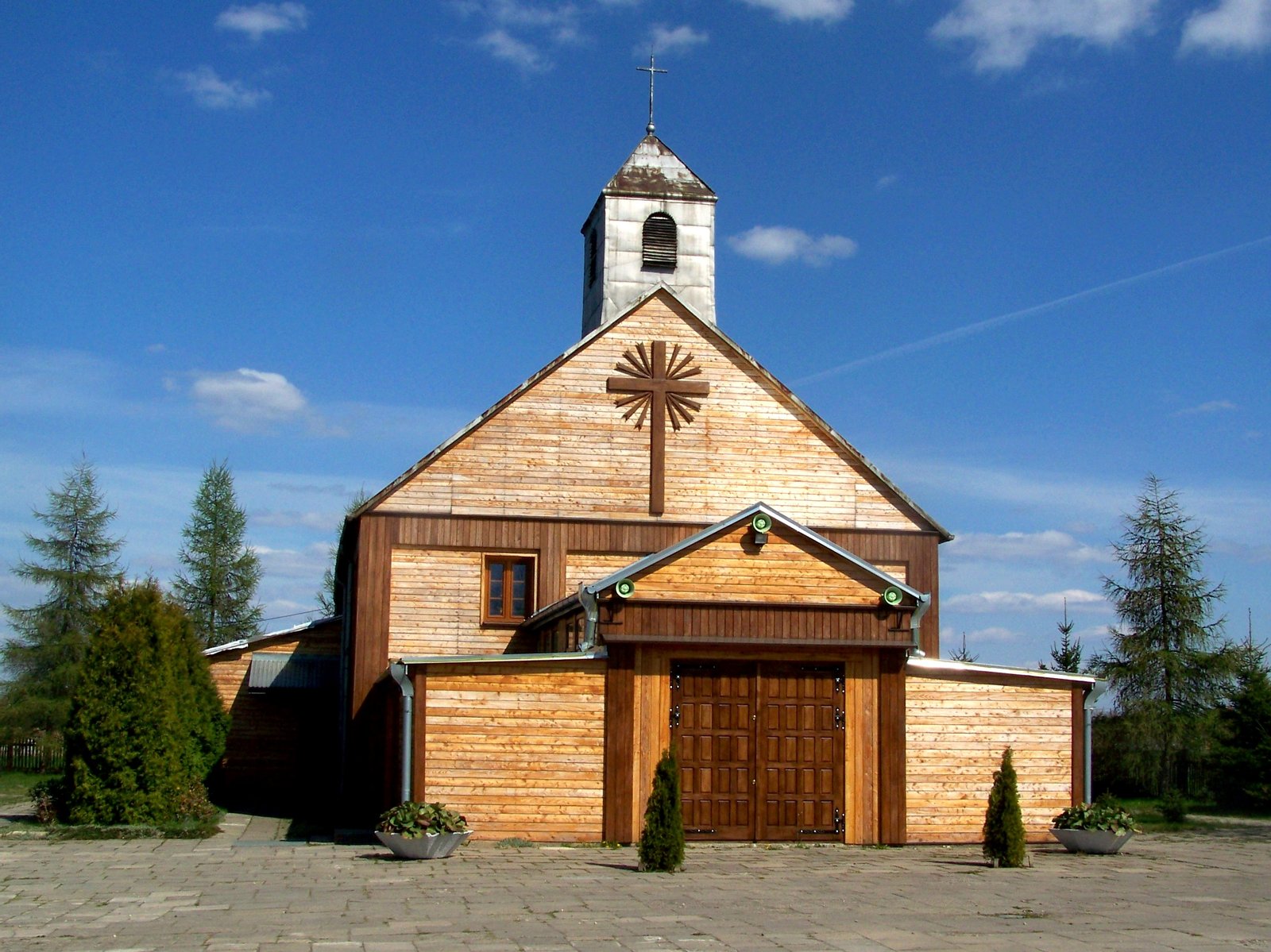 Kościół pw. św. Siostry Faustyny w Sokołowie Podlaskim. Do jego budowy użyto materiałów z rozebranego kościoła pw. św. Rocha, dlatego też często bywa nazywany kaplicą św. Rocha. | Sokołów Podlaski in Poland