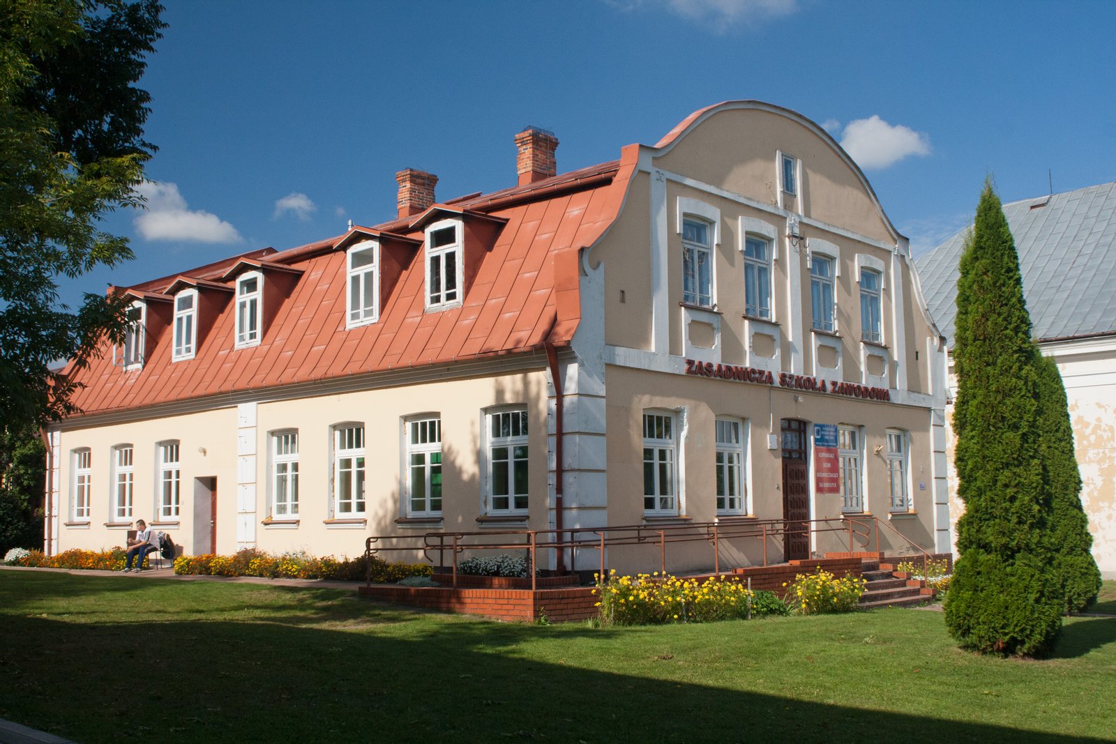 Siemiatycze, Dom talmudyczny, przy synagodze (obecnie szkoła), mur., 1893, ul. Pałacowa 10 | Siemiatycze in Poland