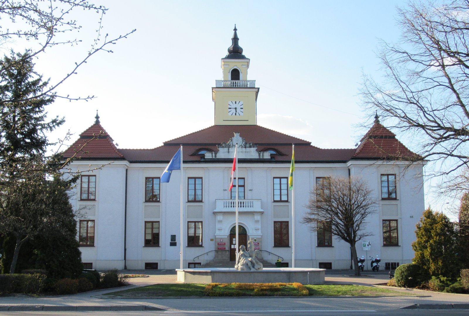 Ostrów Mazowiecka (woj. mazowieckie, Polska). Ratusz. | Ostrów Mazowiecka in Poland