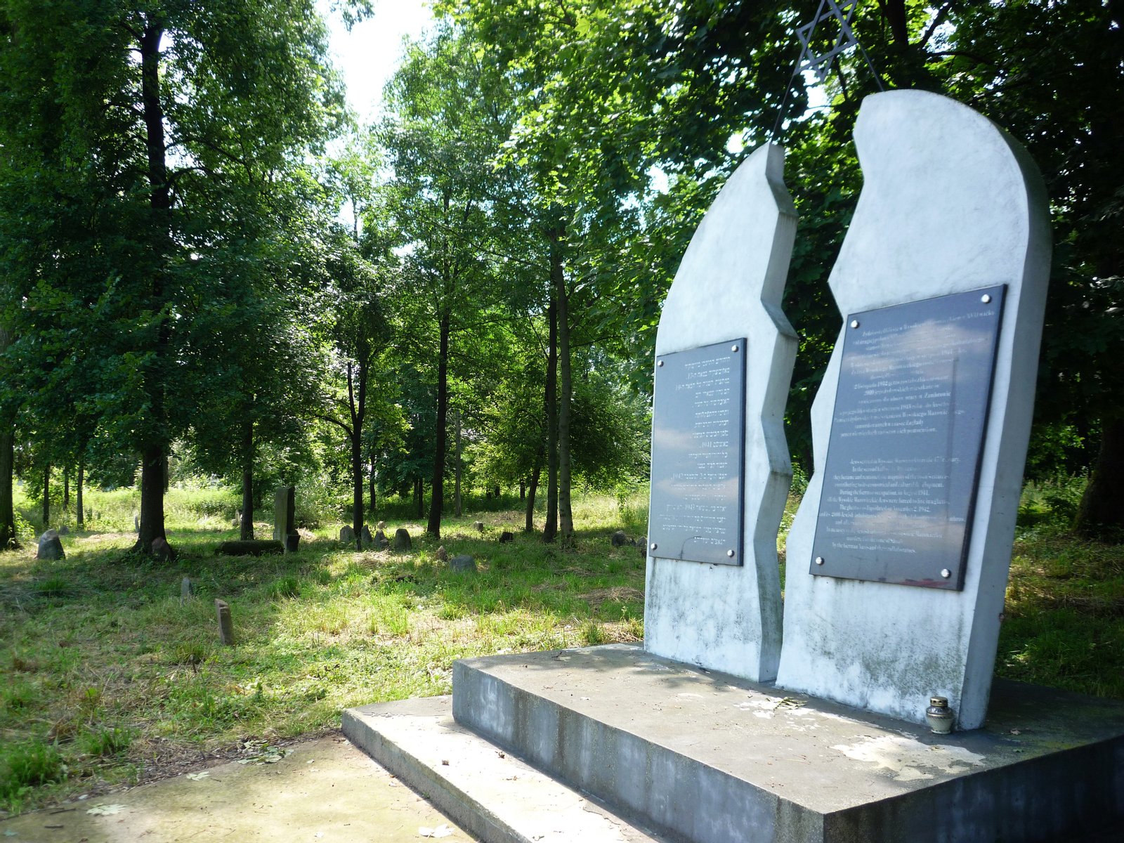 Cmentarz żydowski w Wysokiem Mazowieckiem (odrestaurowany w 2006) | Wysokie Mazowieckie in Poland