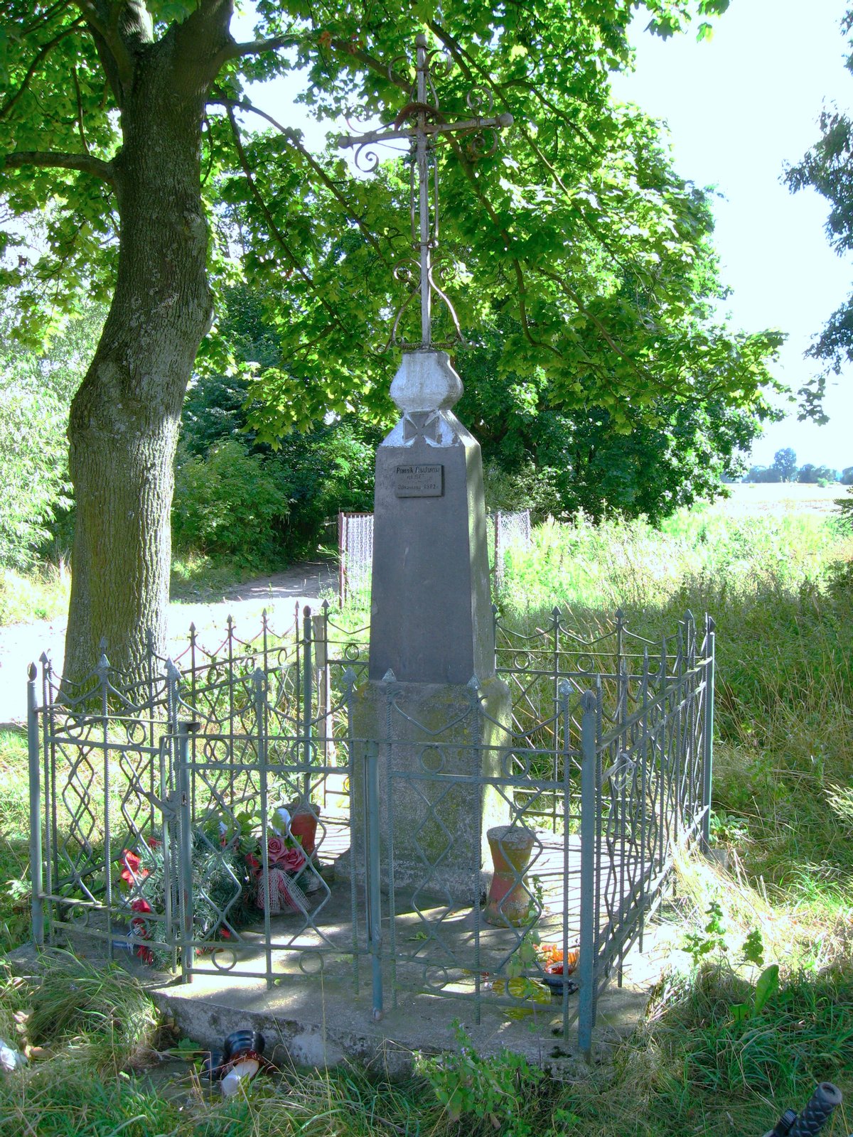 „Pomnik Powstańców” z 1863r.; odnowiony w 1982r. | Suraż in Poland