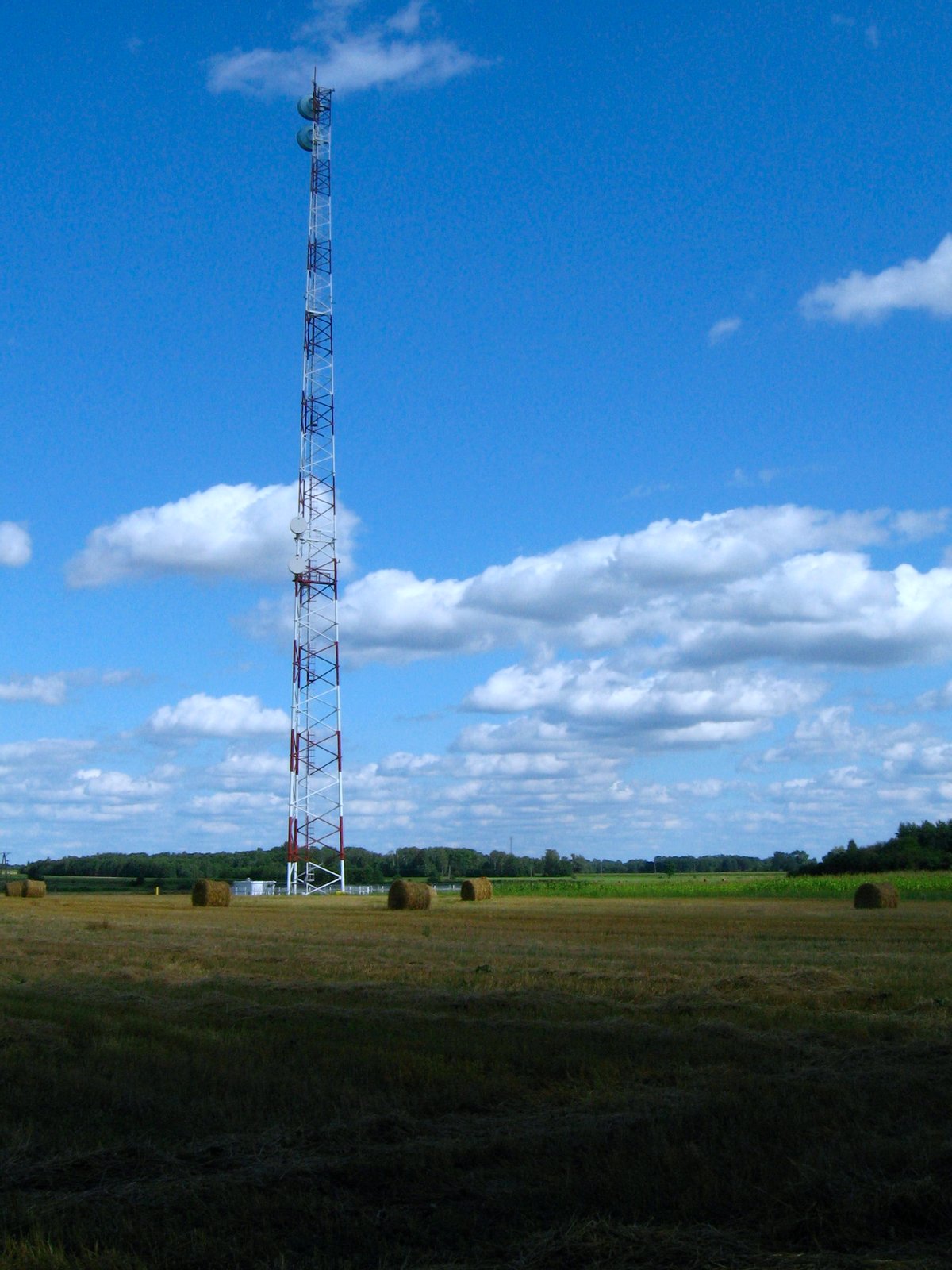 Microwave radio relay at vent–barrage unit ZZU–105 of Yamal gas pipeline | Suraż in Poland