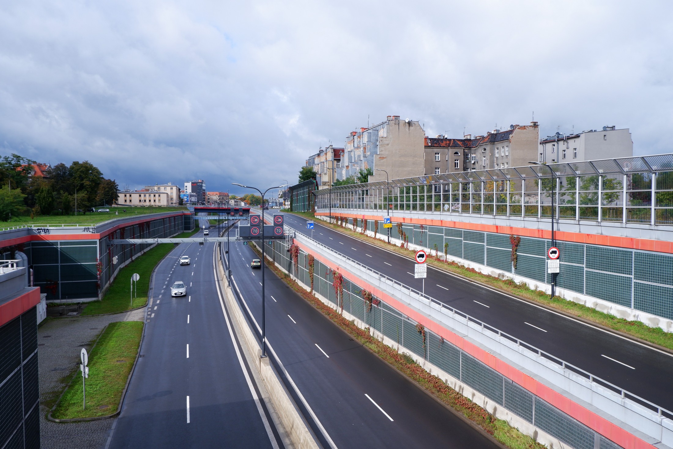 Central Highway of the Silesian Metropolitan Area (Drogowa Trasa Średnicowa) dividing the city centre of Gliwice | Gliwice in Poland