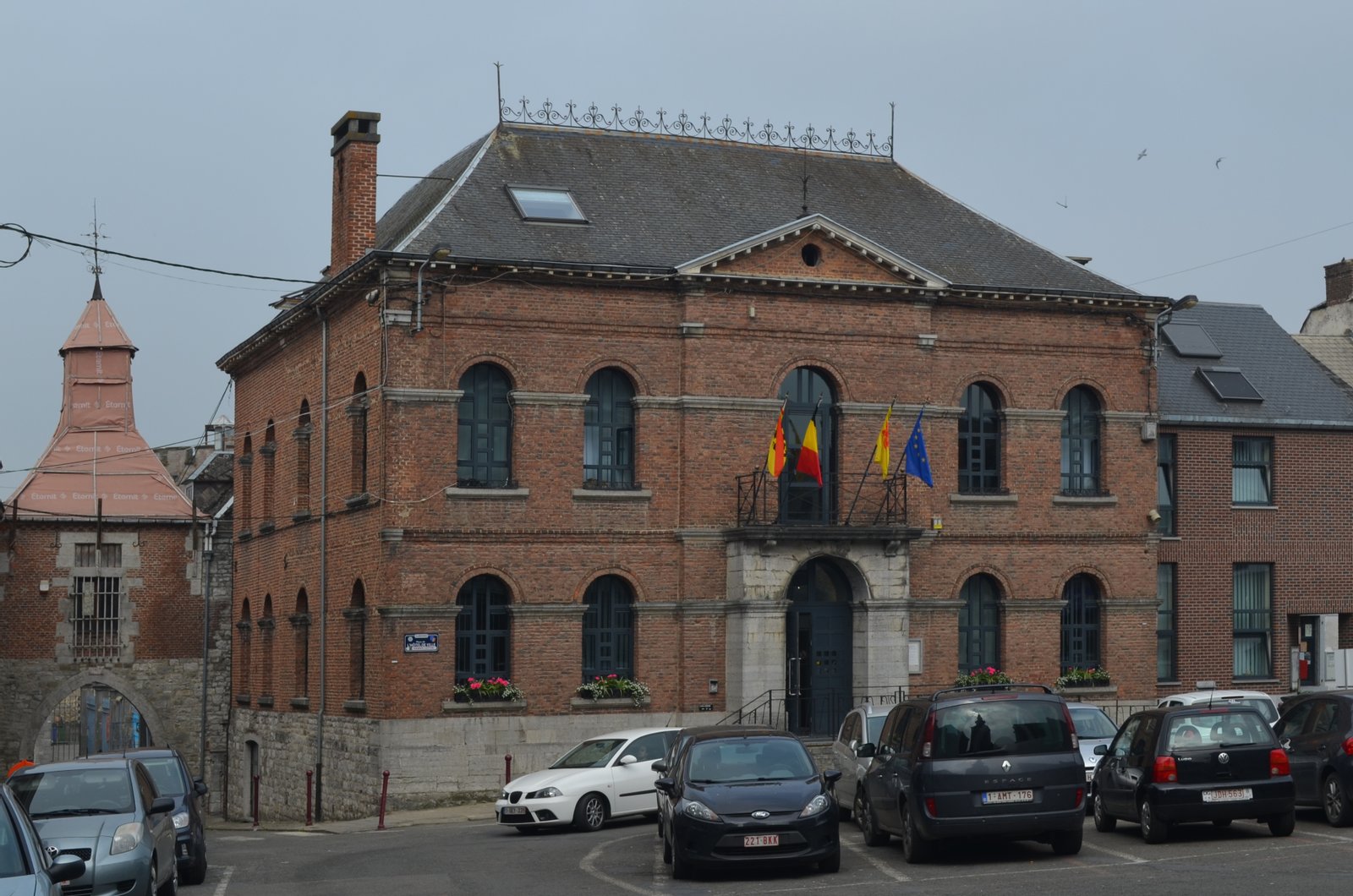 Florennes (Belgique) - Hôtel de Ville construit vers 1840. | Florennes in Belgium