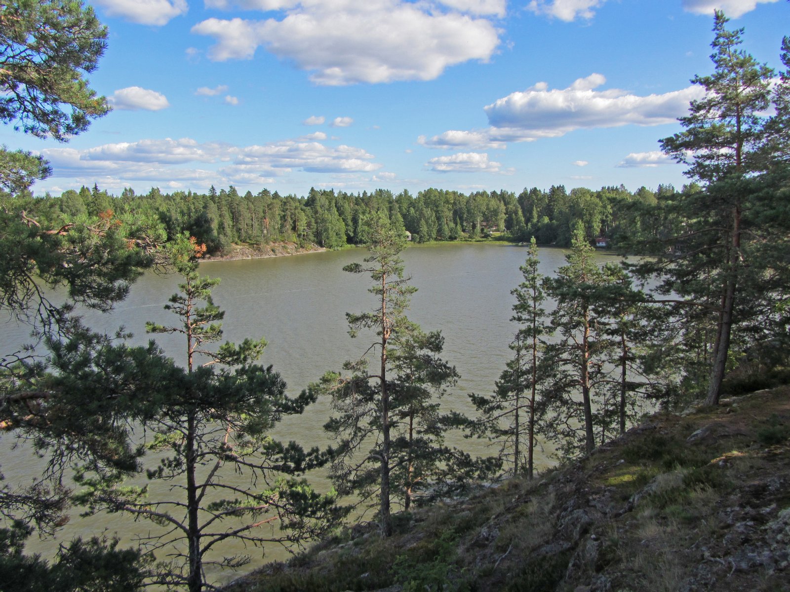 Sarvikallion virkistysalue on Tuusulanjärven länsipuolella. | Tuusula in Finland