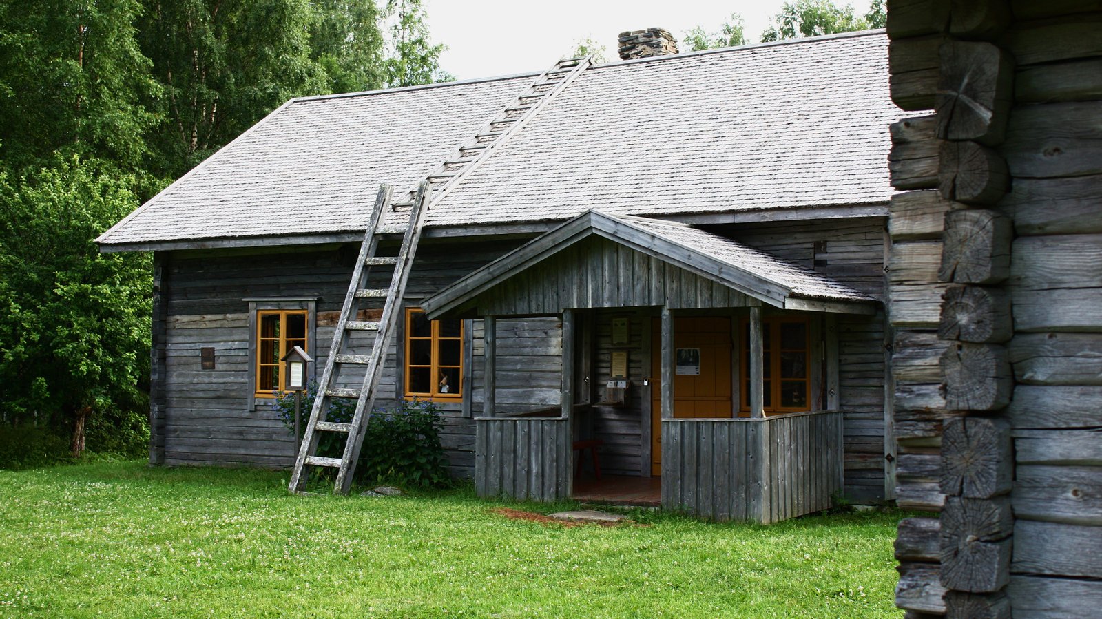 The main house of the Telkkämäki slash-and-burn heritage farm at Telkkämäki Nature Reserve in the municipality of Kaavi in Northern Savonia, Finland. 
The farm dates to the beginning of the 20th century. The main house at the farm was built in the late 1800s. The house has been restored to what it was like in the early 1900s. 

In addition to the main building the grounds also include a barn, a drying barn, granaries, and a smoke sauna. | Kaavi in Finland