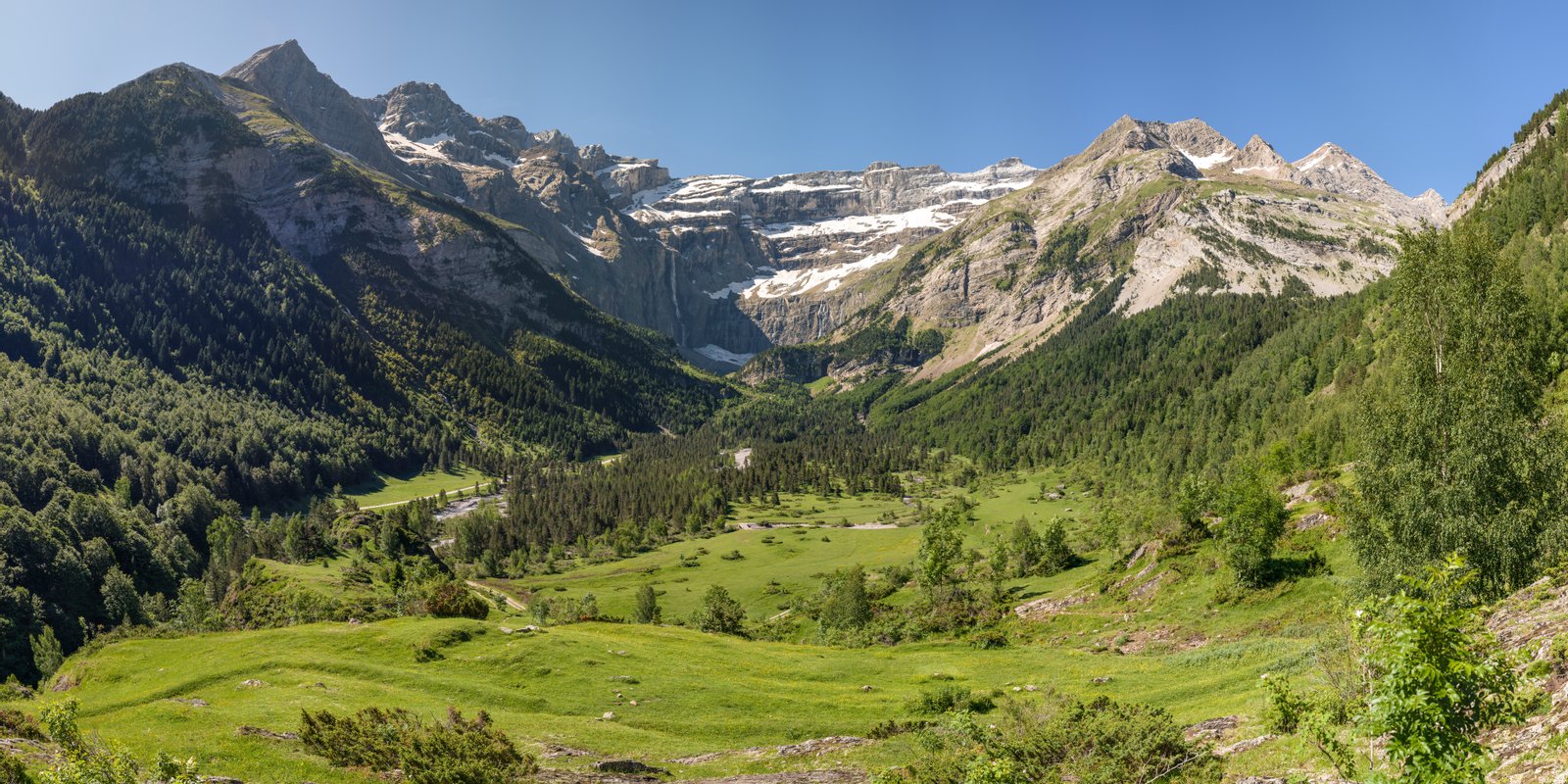 Cirque de Gavarnie, Haute-Pyrénées, France. | Parc national du Mercantour in France