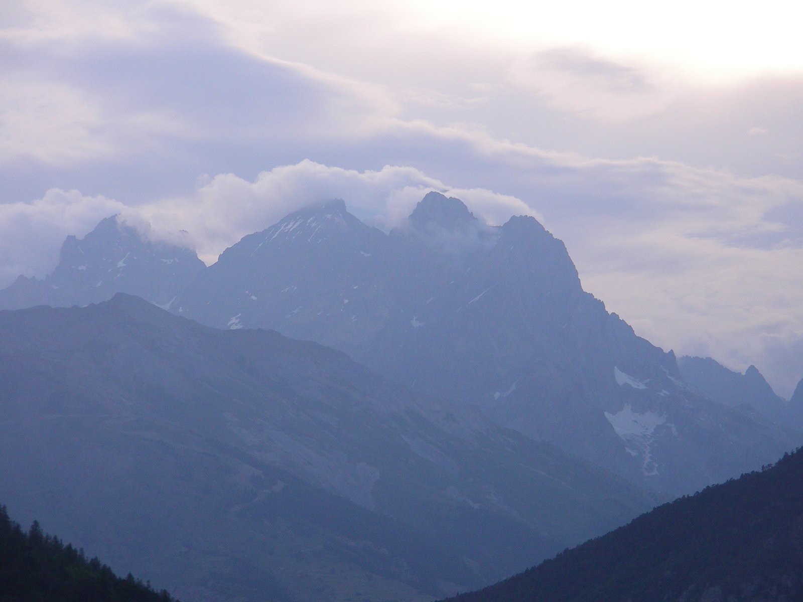 Le Pelvoux en juillet, vu des rampes de l'Argentière | parc national des Écrins in France