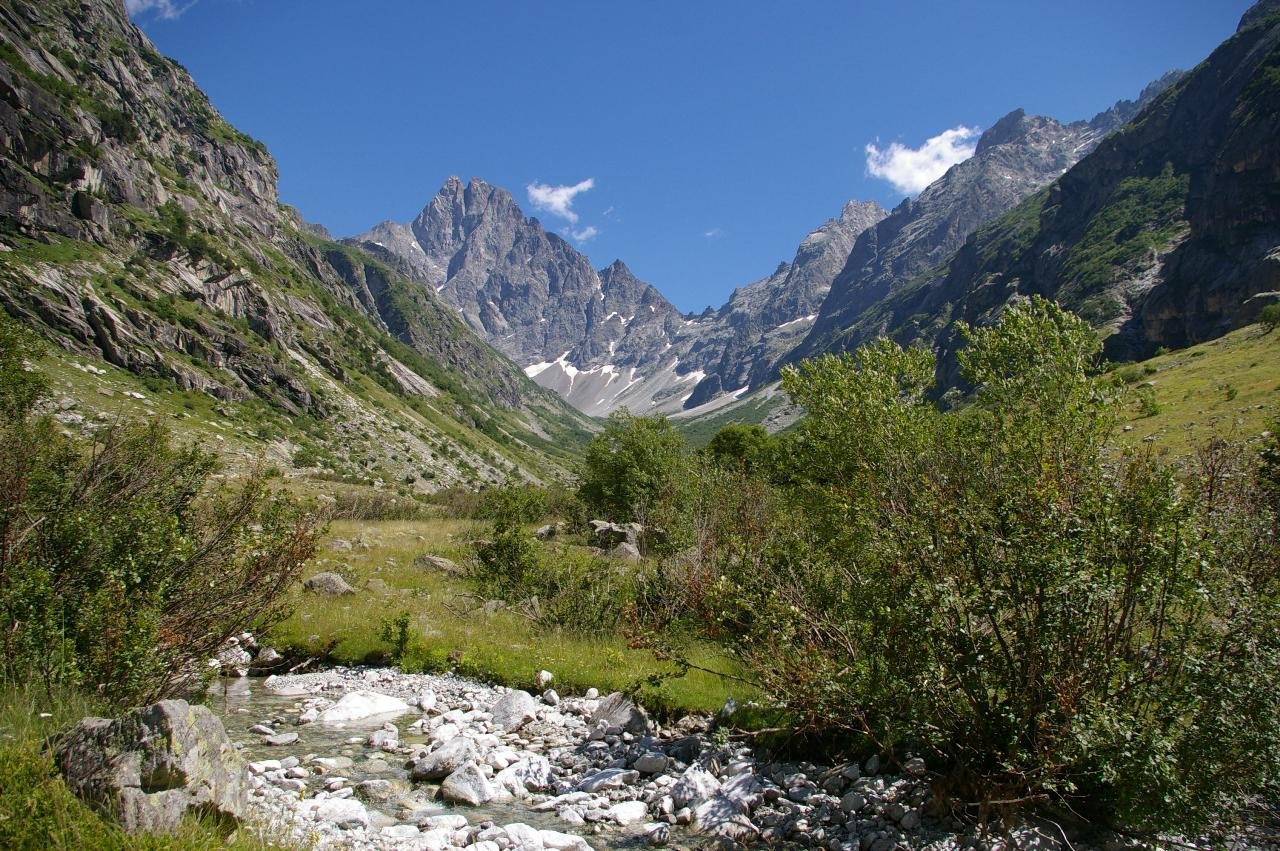 Olan mountain (3564 meter) in Ecrins National Park, Isere, France. Used on nl:Nationaal park Les Écrins. | parc national des Écrins in France