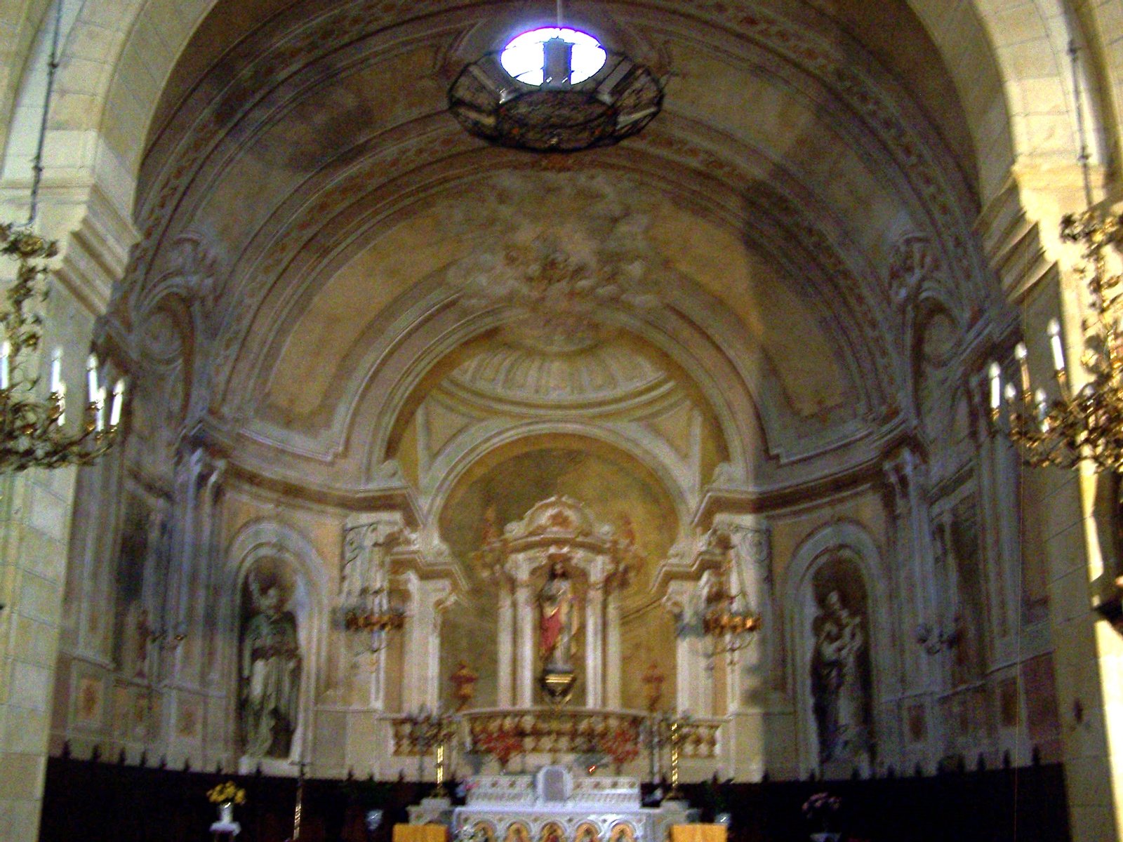 Décor en trompe-l'œil de l'abside de l'église de Caudrot (Gironde, France) | Caudrot in France