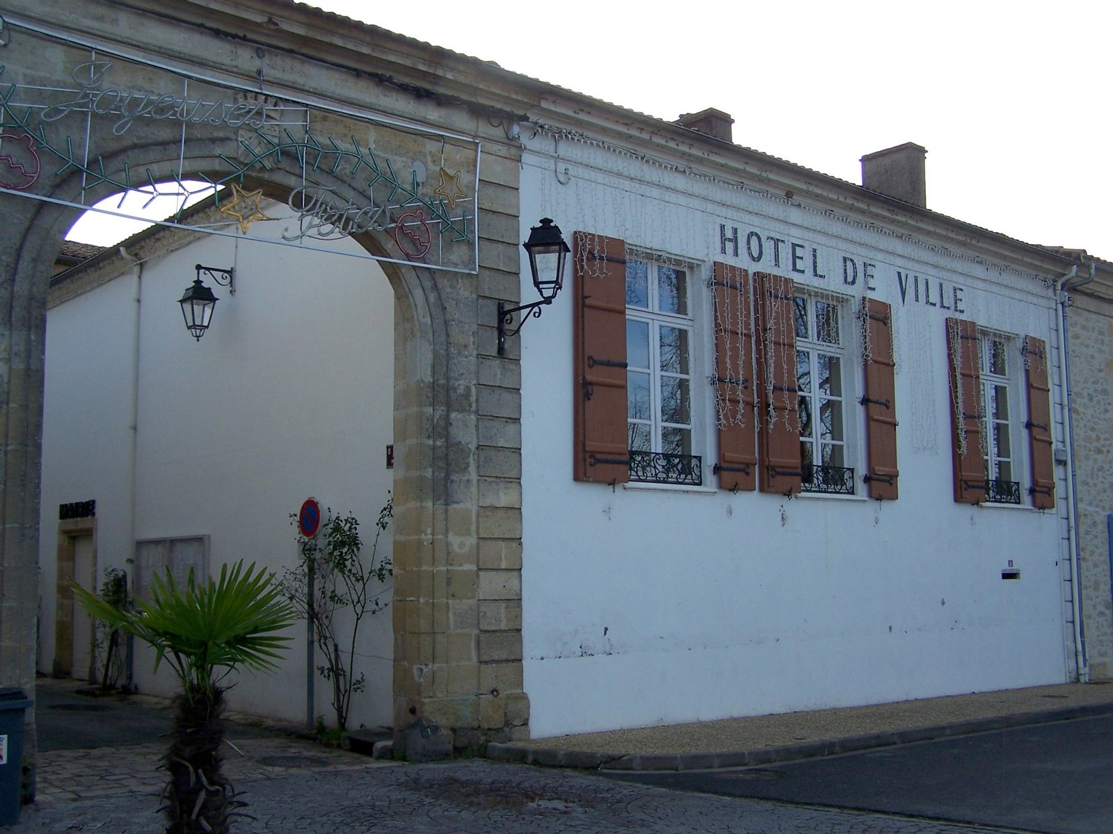 Town hall of Caudrot (Gironde, France) | Caudrot in France