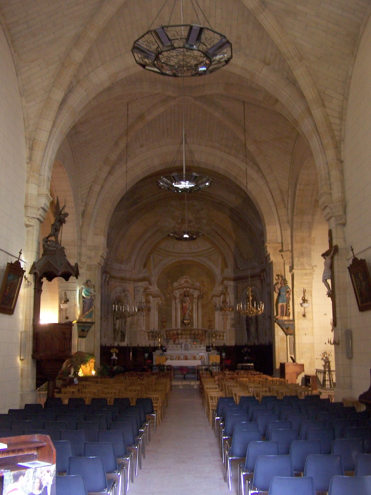 Nef de l'église de Caudrot (Gironde, France) | Caudrot in France