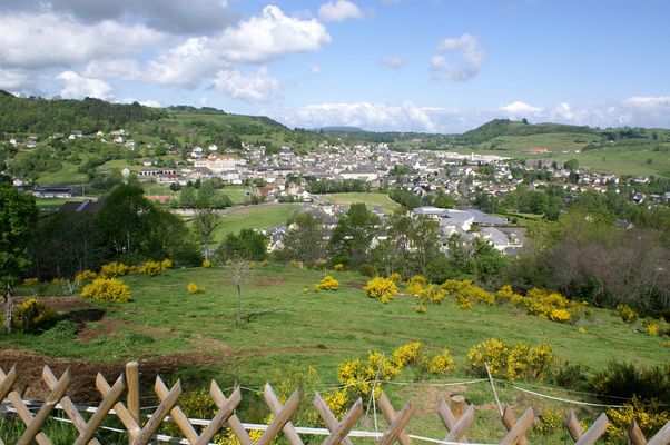 Vue générale de Riom-ès-Montagnes, commune du département du Cantal, en France. | Riom-ès-Montagnes in France