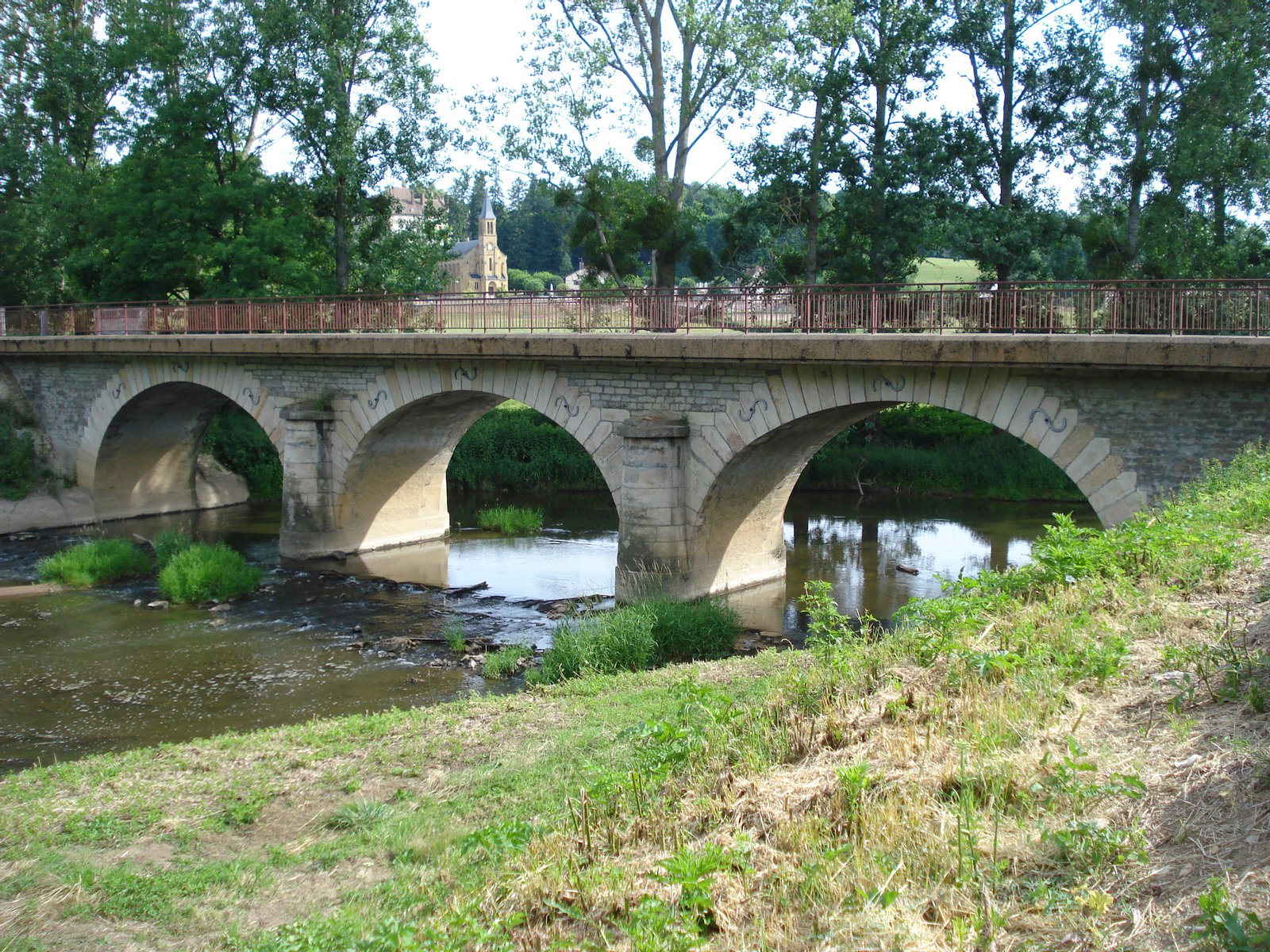 Road bridge on Arconce and church of Lugny-lès-Charolles (Saône-et-Loire, Fr) | Lugny-lès-Charolles in France