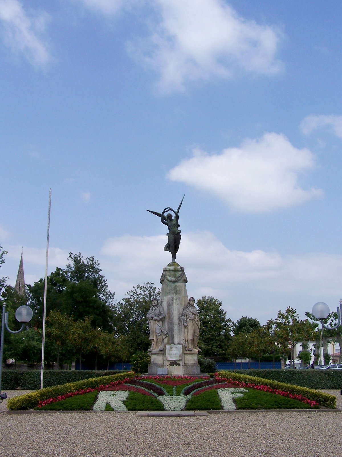 Monument aux morts de Langon, Gironde, France | Langon in France