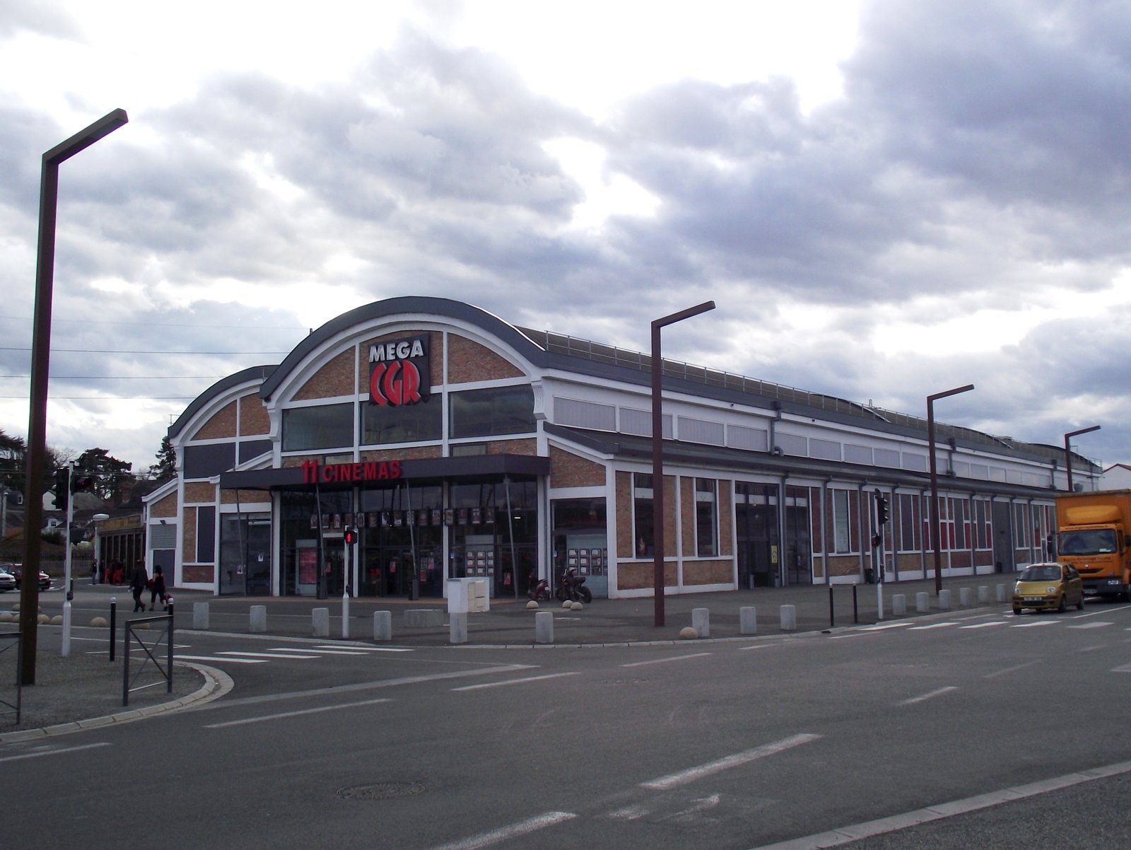 Bâtiment 119, complexe de cinématographique (Arsenal, Hautes-Pyrénées, Tarbes) | Tarbes in France