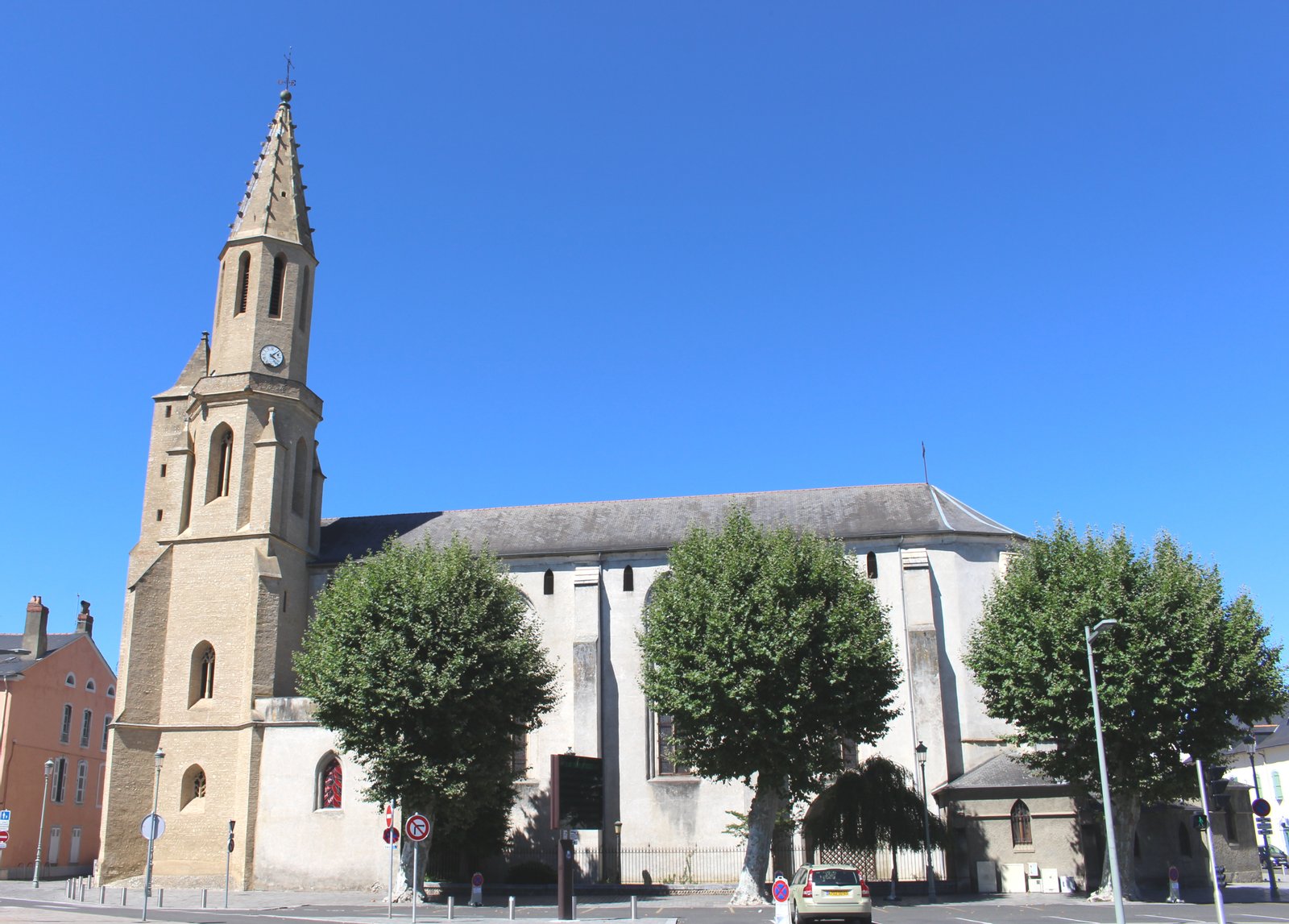 Église Sainte-Thérèse de Tarbes (Hautes-Pyrénées) | Tarbes in France
