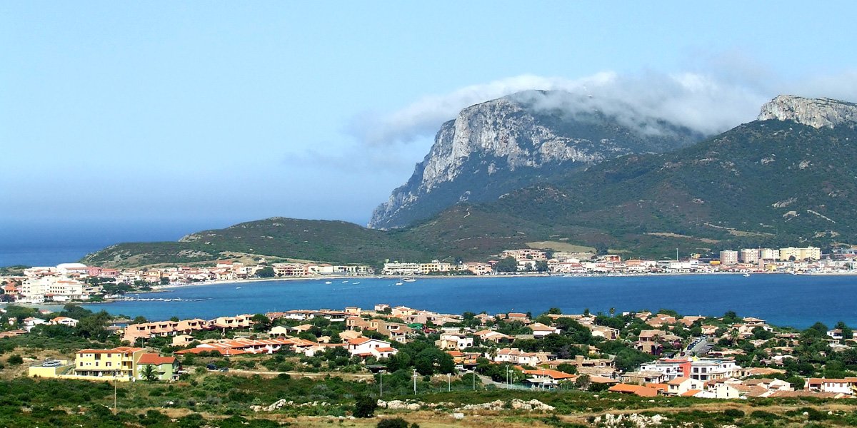 it:Golfo Aranci, lato ovest | Golfu di li Ranci/Golfo Aranci in Italy