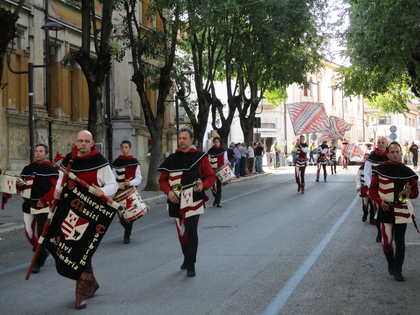 Sbandieratori e musici di Calvi dell'Umbria ad Avezzano | Calvi dell'Umbria in Italy