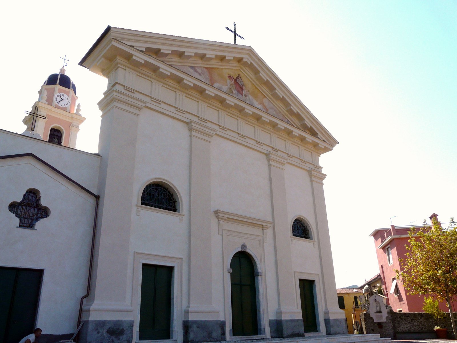 Facciata della chiesa di Santa Sabina nella frazione di Trigoso, Sestri Levante, Liguria, Italia | Riva Trigoso in Italy