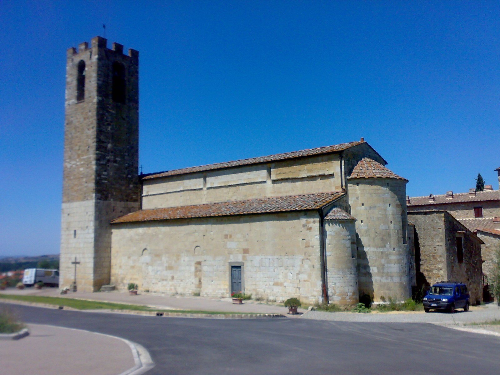 Facciata Sud e Ovest della Pieve di San Donato in Poggio | San Donato in Poggio in Italy