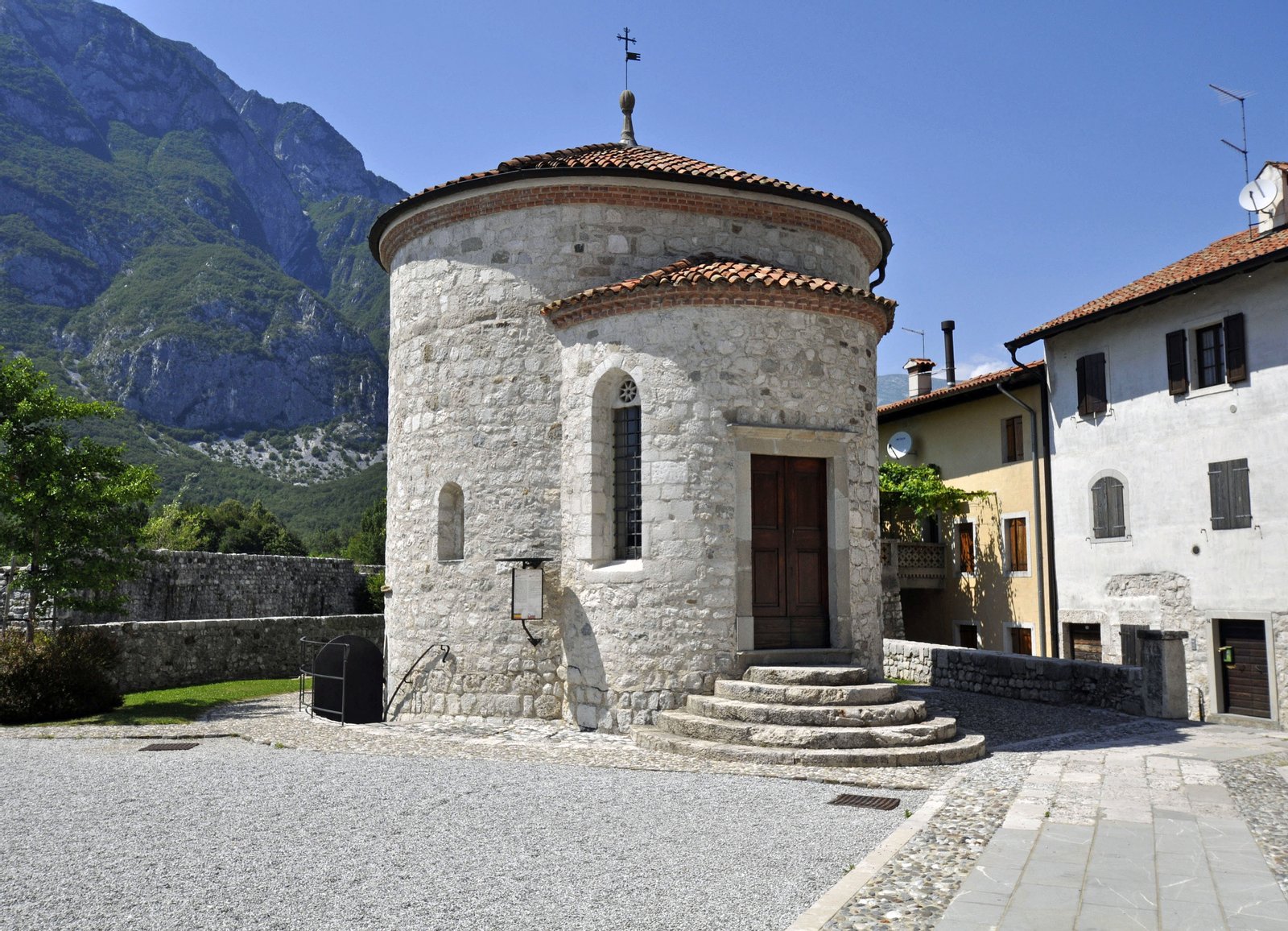 Baptistère (chapelle San Michele) de Venzone | Venzone in Italy