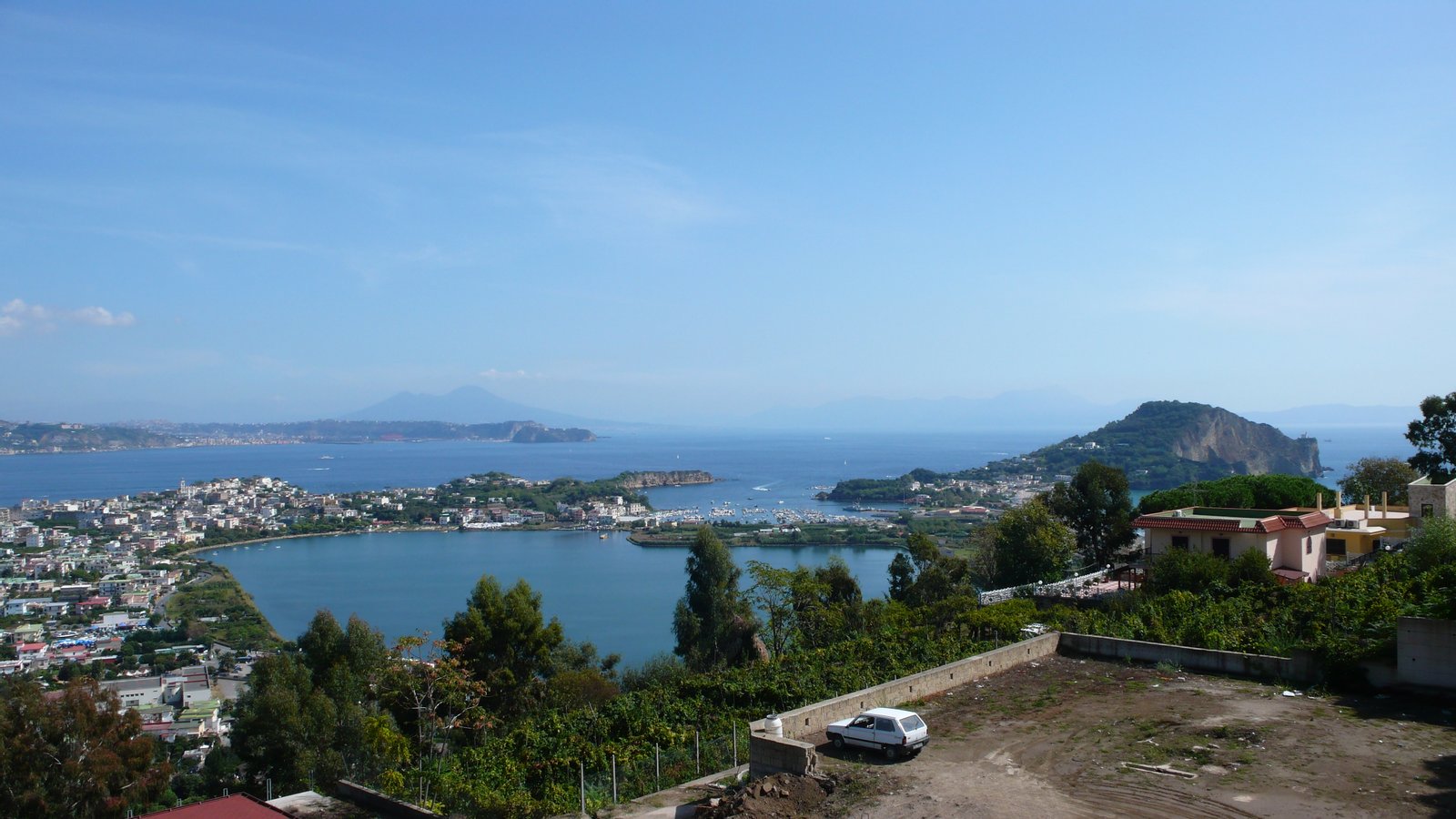 Veduta di Bacoli, lago Miseno, fino a Capo Miseno che si gode da Monte di Procida. Sullo sfondo Bagnoli, Nisida, Posillipo, Vesuvio. | Bacoli in Italy