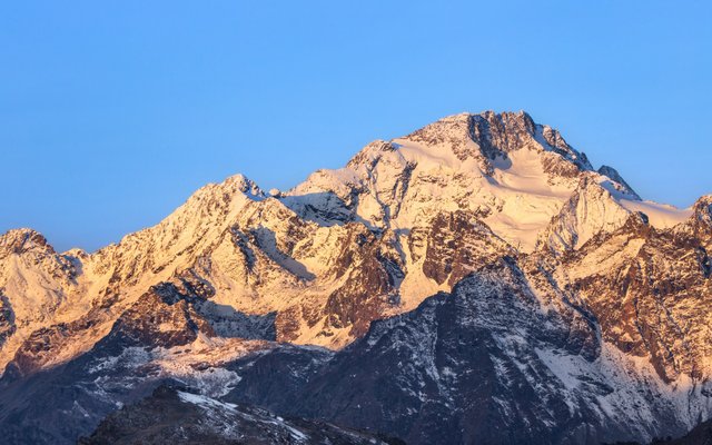 Waiting for the sun. | Sondrio in Italy