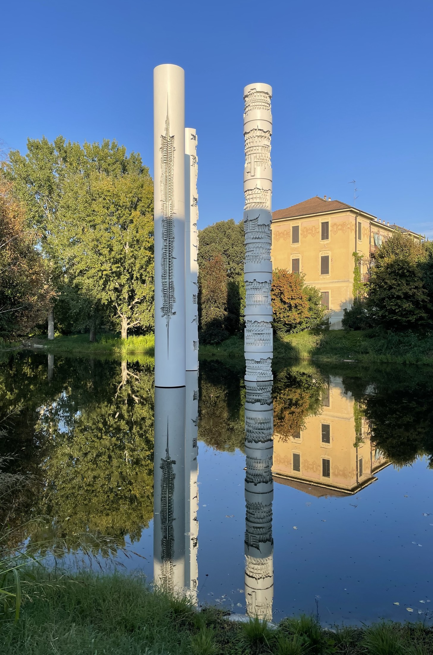 Arnaldo Pomodoro, Triade | Pavia in Italy
