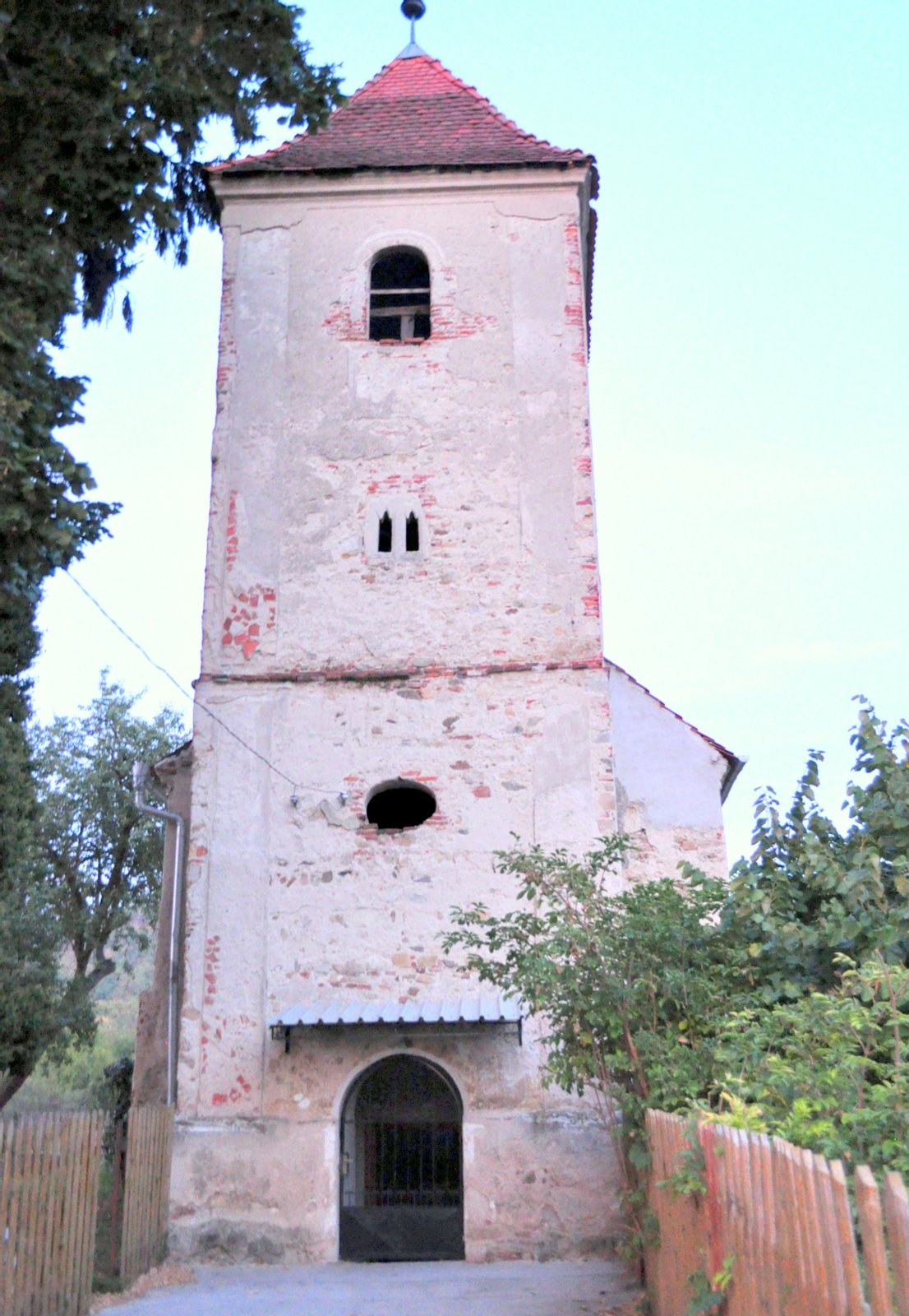 Biserica evanghelică, sat Pianu de Jos; comuna Pianu	Str. Cloșca 343	sec. XIII - XV | Pianu de Jos in Romania