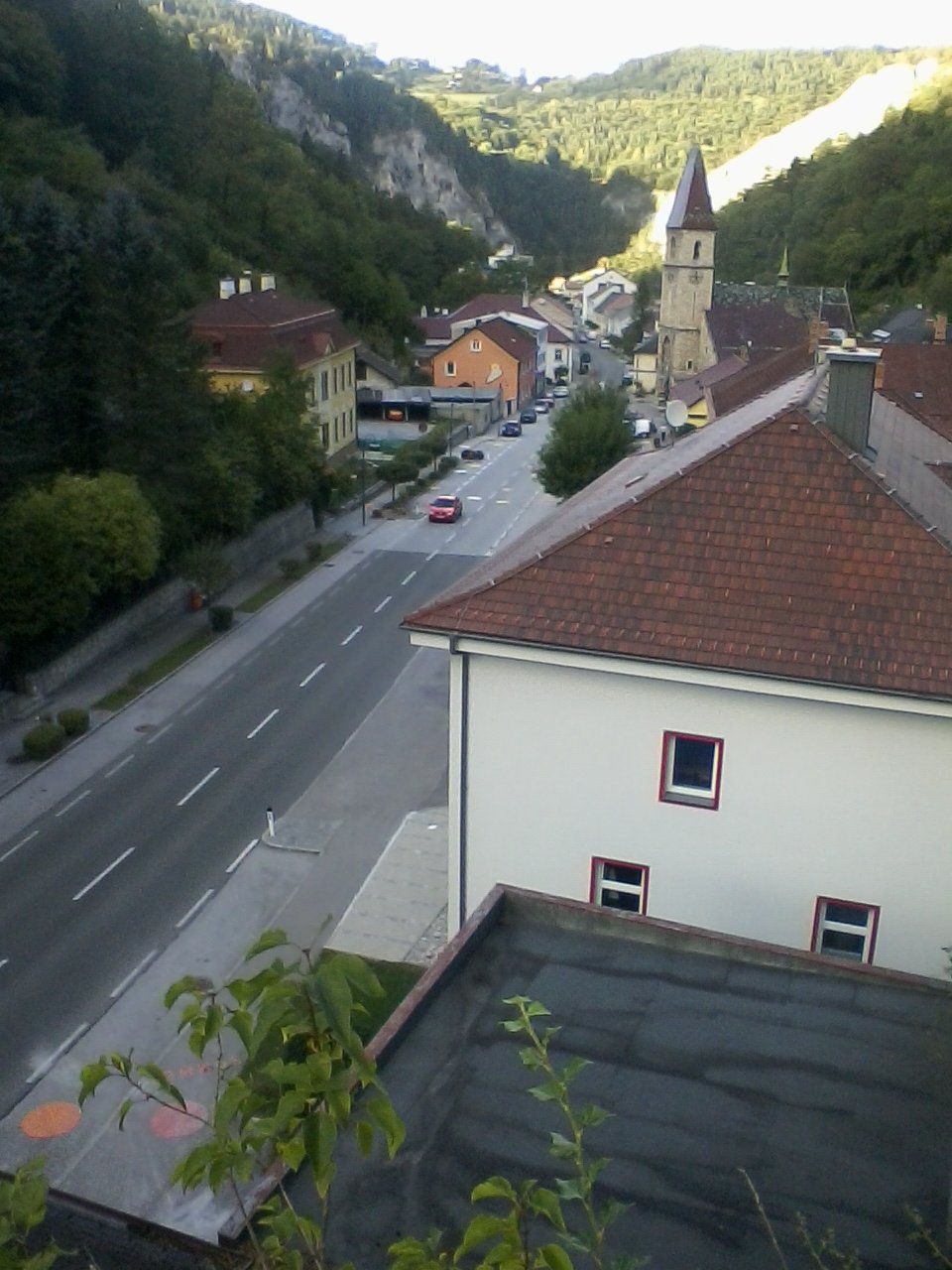 Blick aus West auf den Markt Schottwien/Österreich vom oberen Wehrturm aus. | Schottwien in Austria